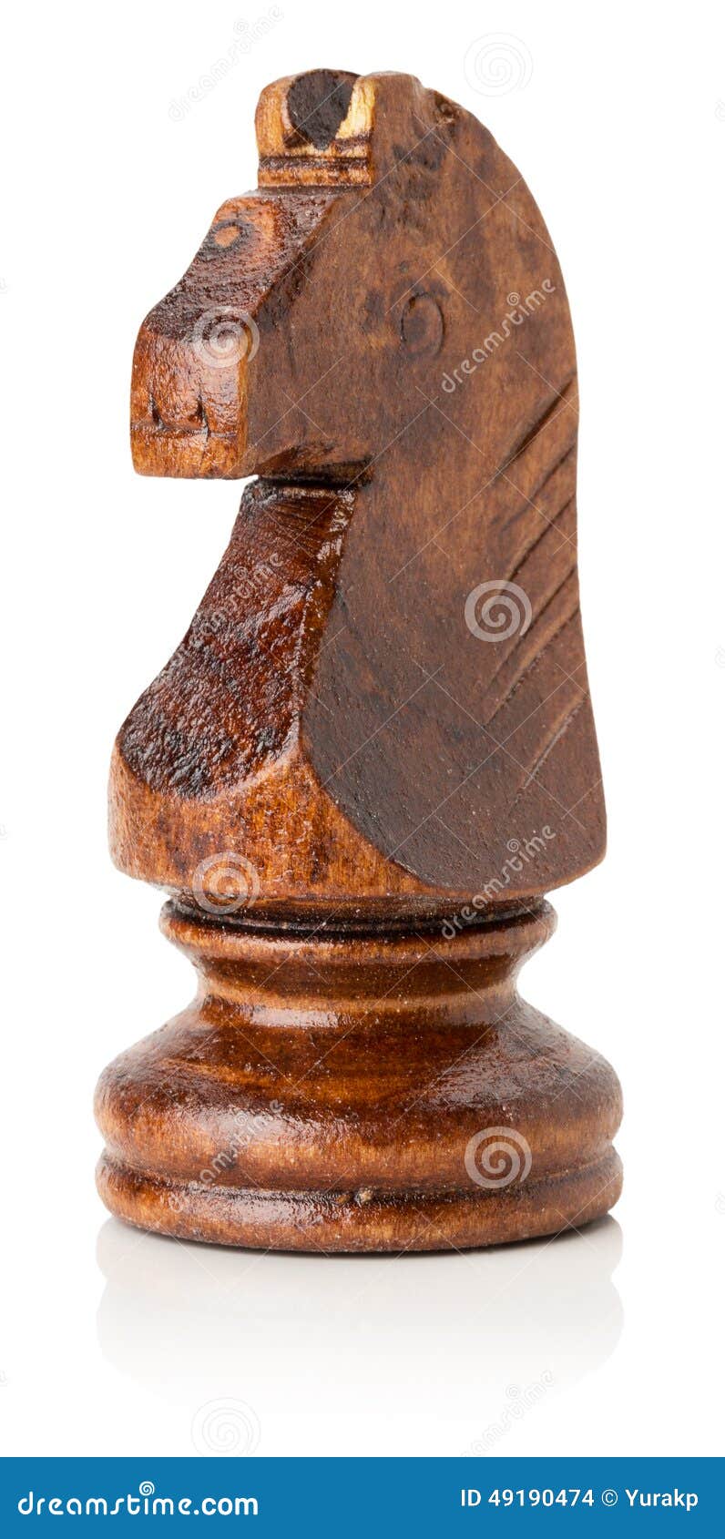 cavalo de xadrez marrom de madeira velho em pé no tabuleiro de xadrez  933793 Foto de stock no Vecteezy