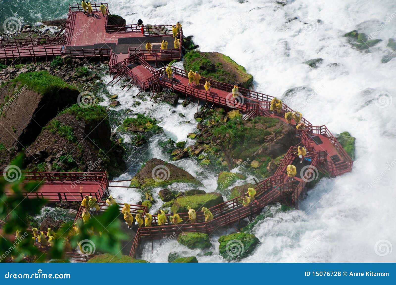 Caverna dos ventos no parque de estado de Niagara Falls em New York, EUA.