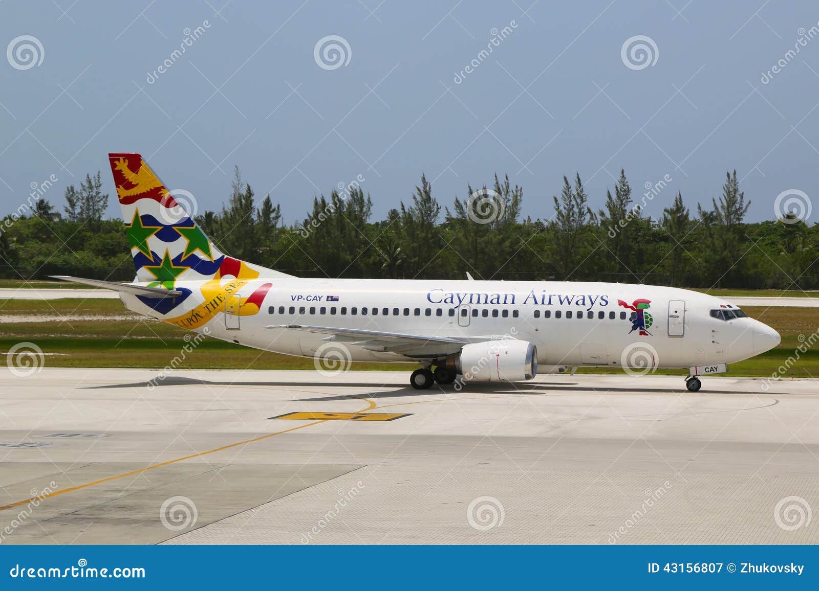 Cayman Airways Boeing 737 στο διεθνή αερολιμένα του Owen Ρόμπερτς στο ...