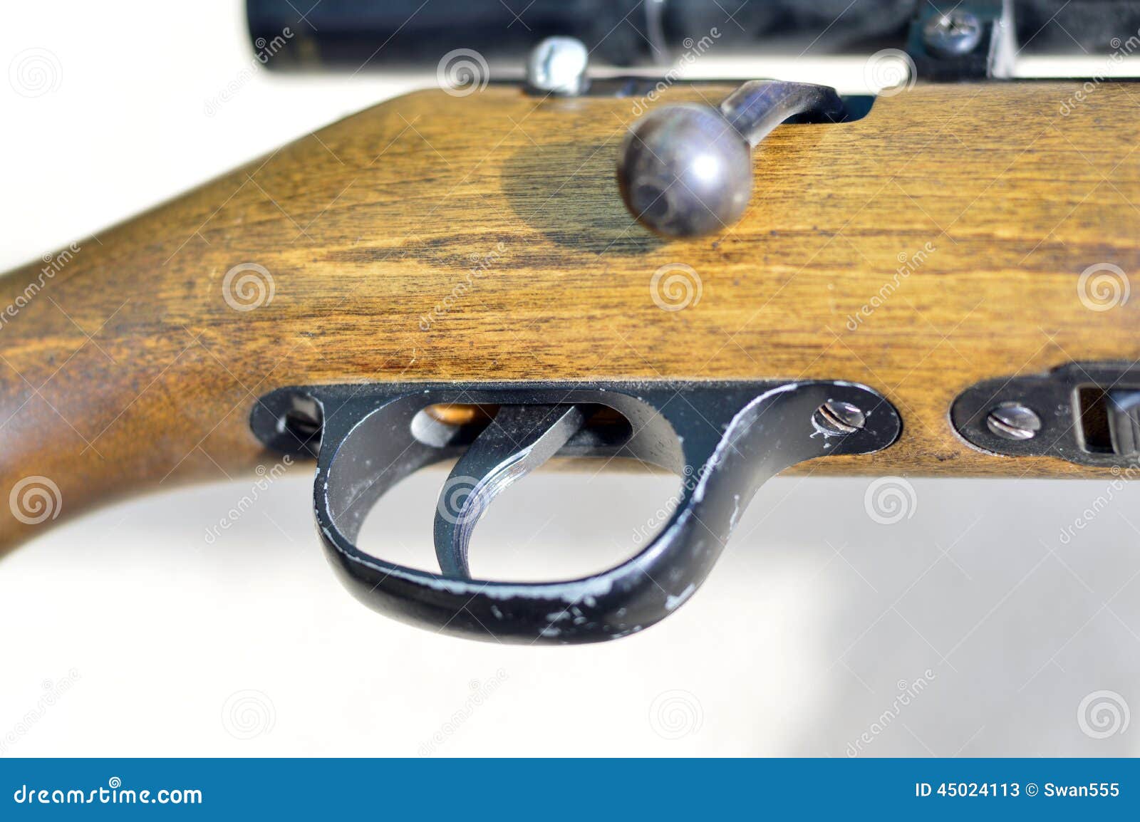 Escopeta De La Caza En Fondo De Madera Imagen de archivo - Imagen de caza,  antigüedad: 125732809