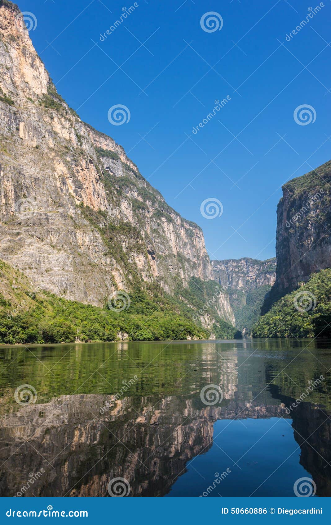 caÃÂ±on del sumidero. wild river at chiapas. tour and adventure,