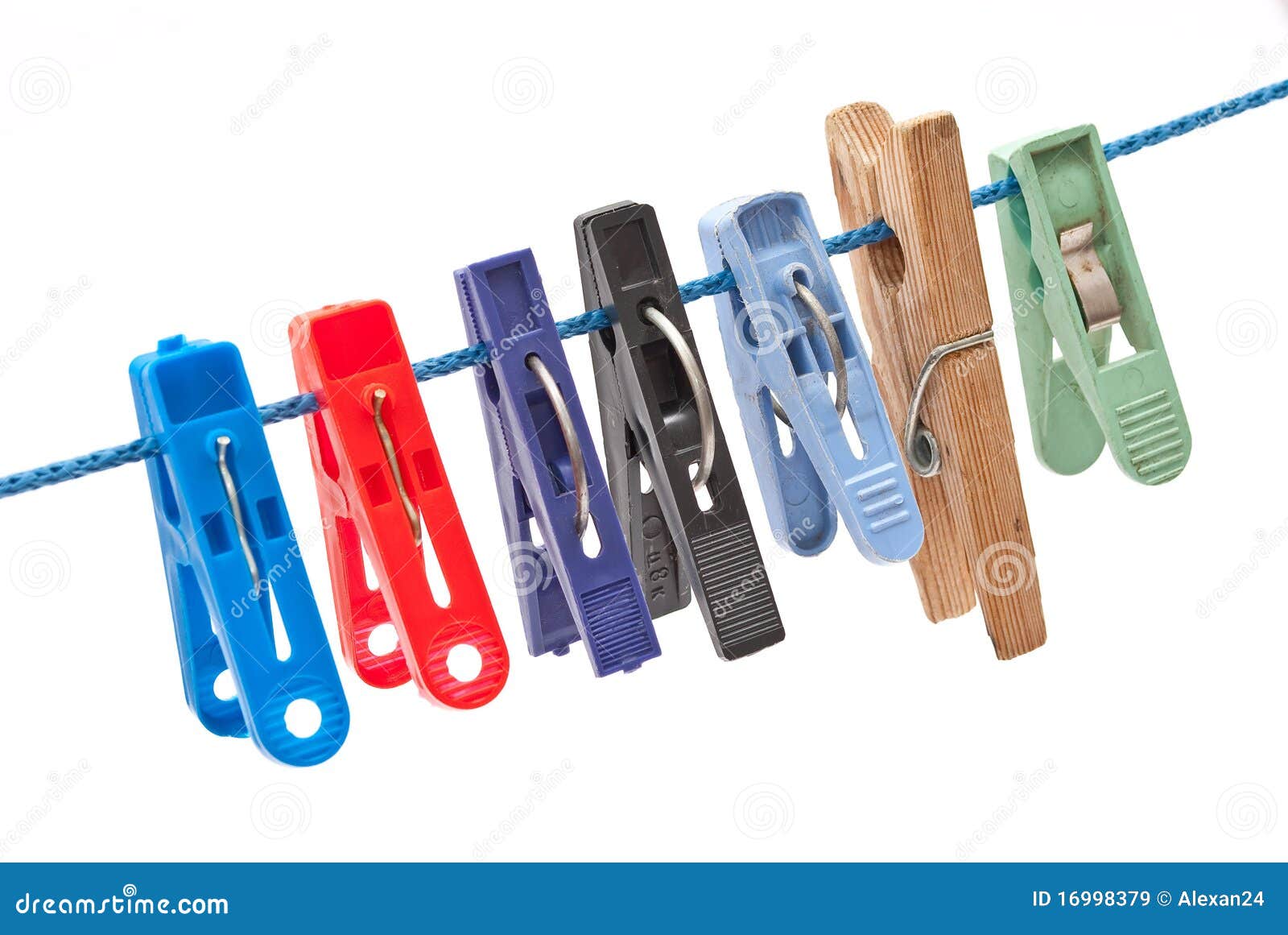 Caída De Los Clothespins En Una Cuerda Imagen de archivo Imagen de