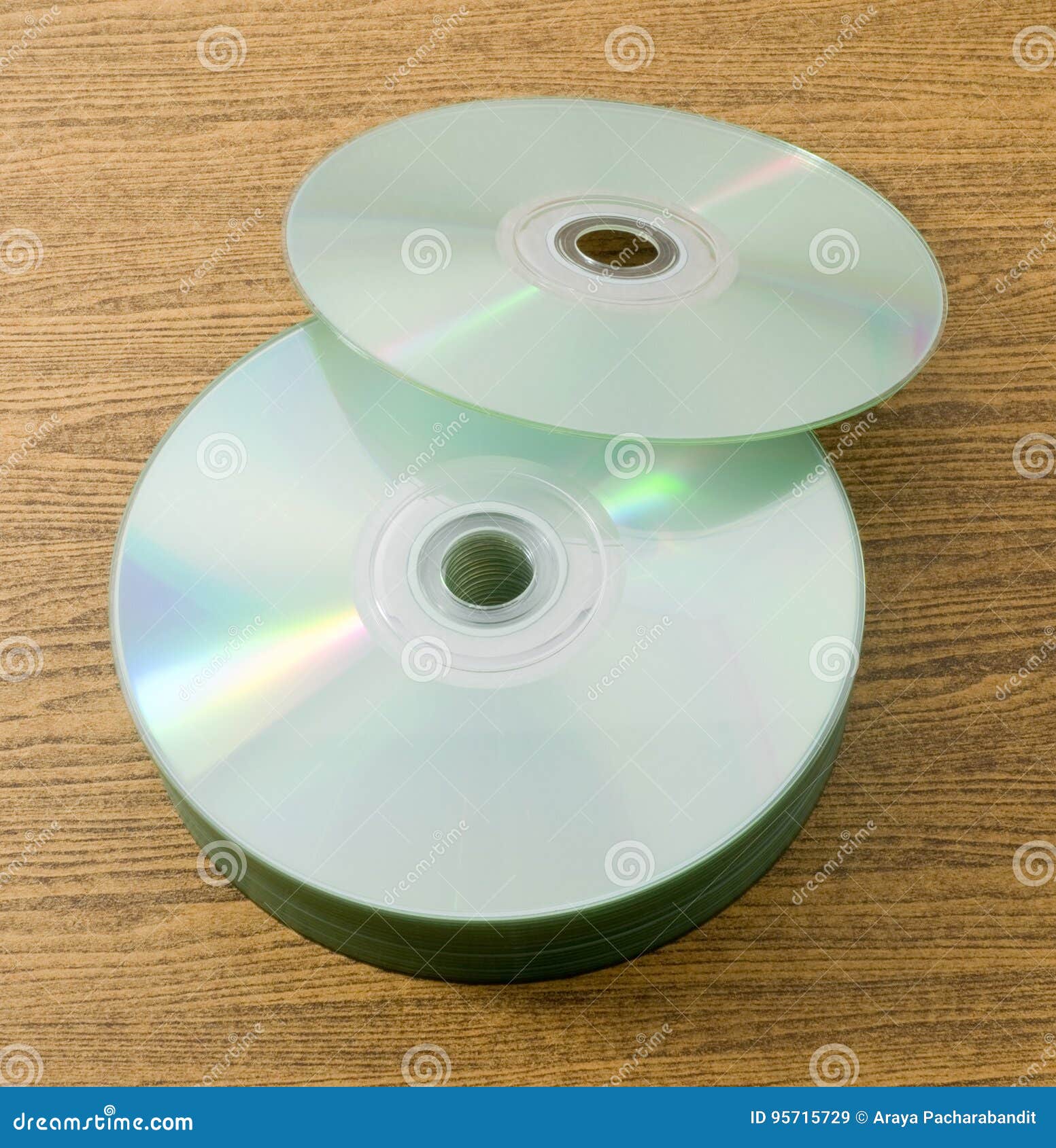 CD Vide Ou DVD Dans La Boîte De Rangement Image stock - Image du