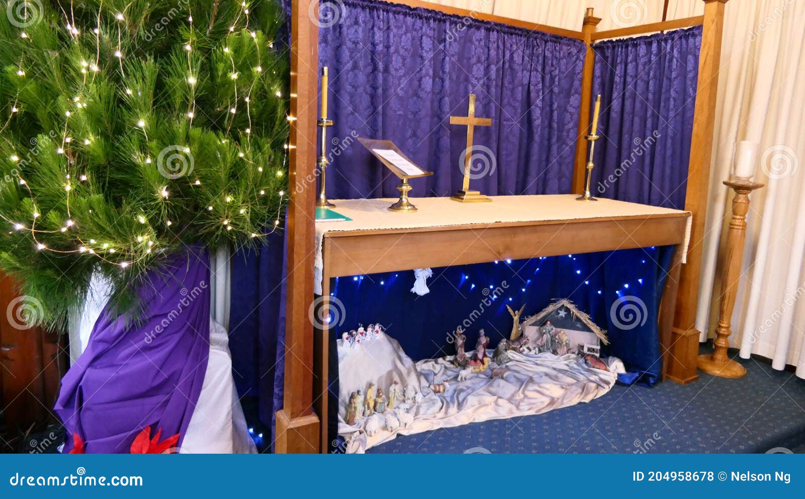 Celebração E Decoração De Natal Numa Igreja Foto de Stock - Imagem de amor, maria: 204958678 Celebração E Decoração De Natal Numa Igreja Foto de Stock - Imagem de amor, maria: 204958678