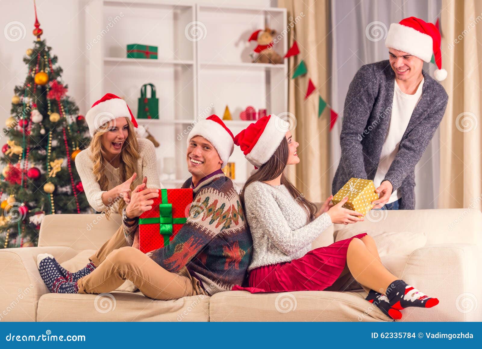 Buon Natale Dai Ragazzi Di Amici.Celebrazione Di Buon Natale Fotografia Stock Immagine Di Natale Gioia 62335784