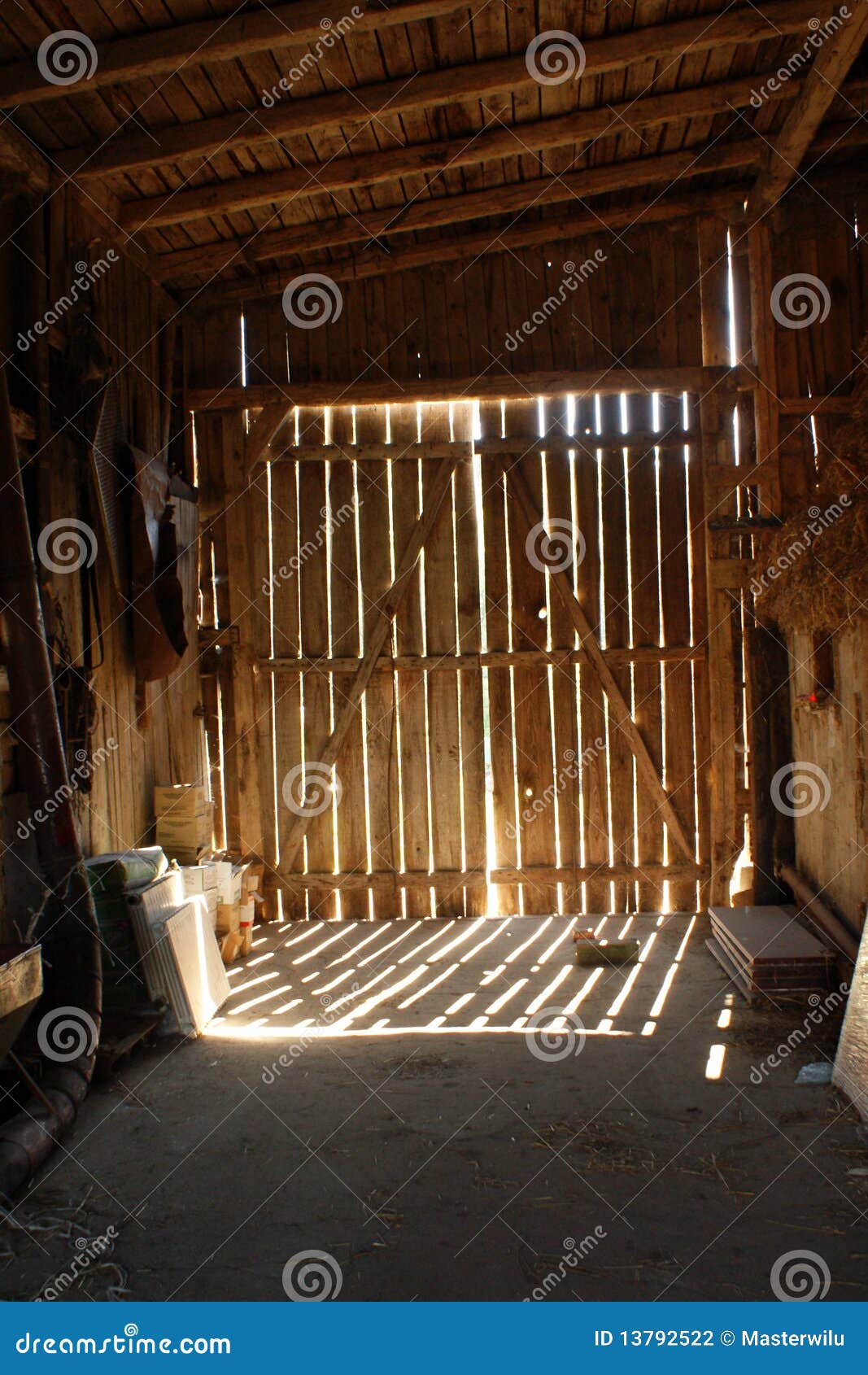 Interior de celeiro foto de stock. Imagem de celeiro - 13792522, image size:1067x1690