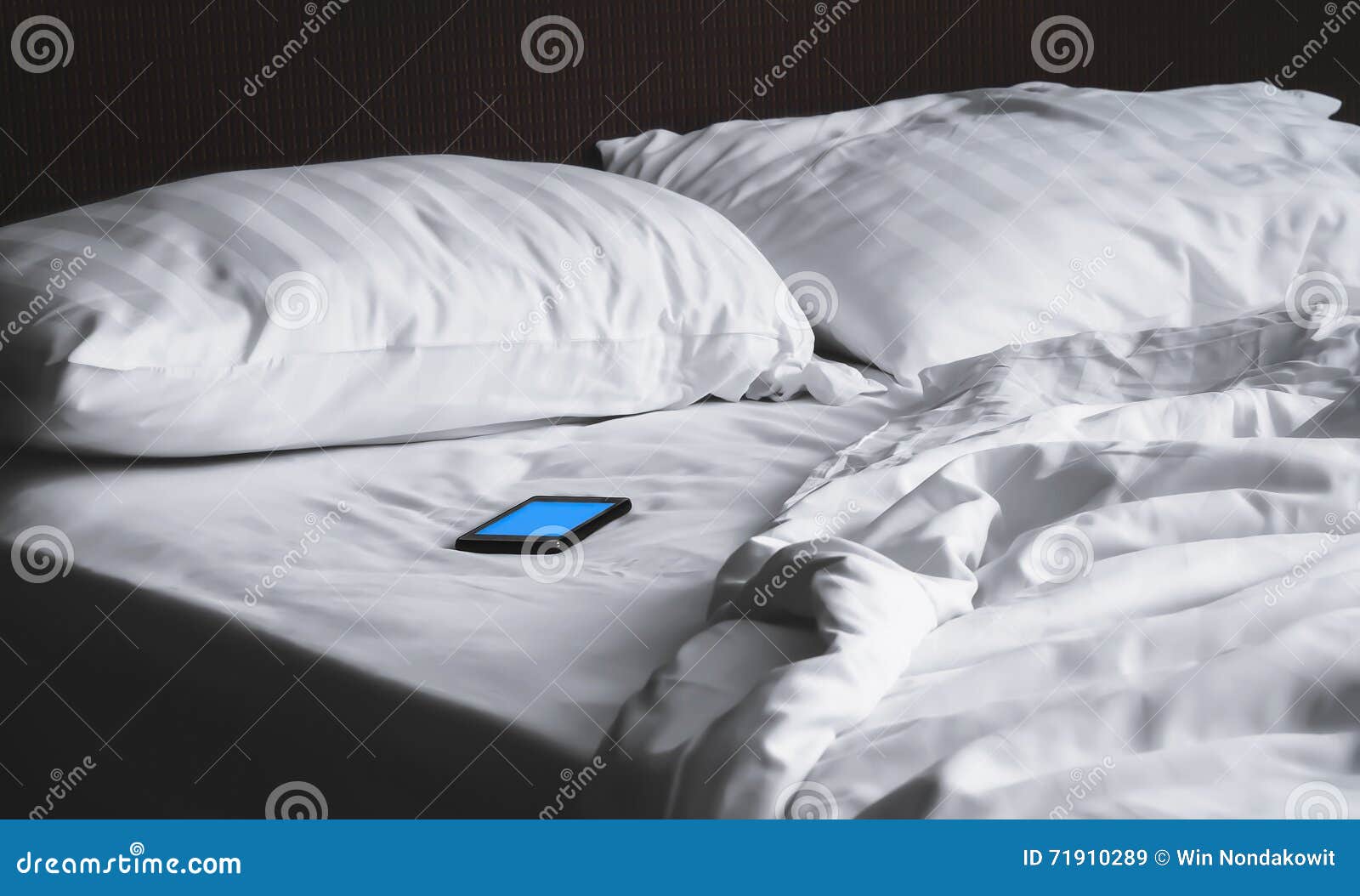 Cellphone on bed sheets stock image. Image of cloth, overuse 71910289