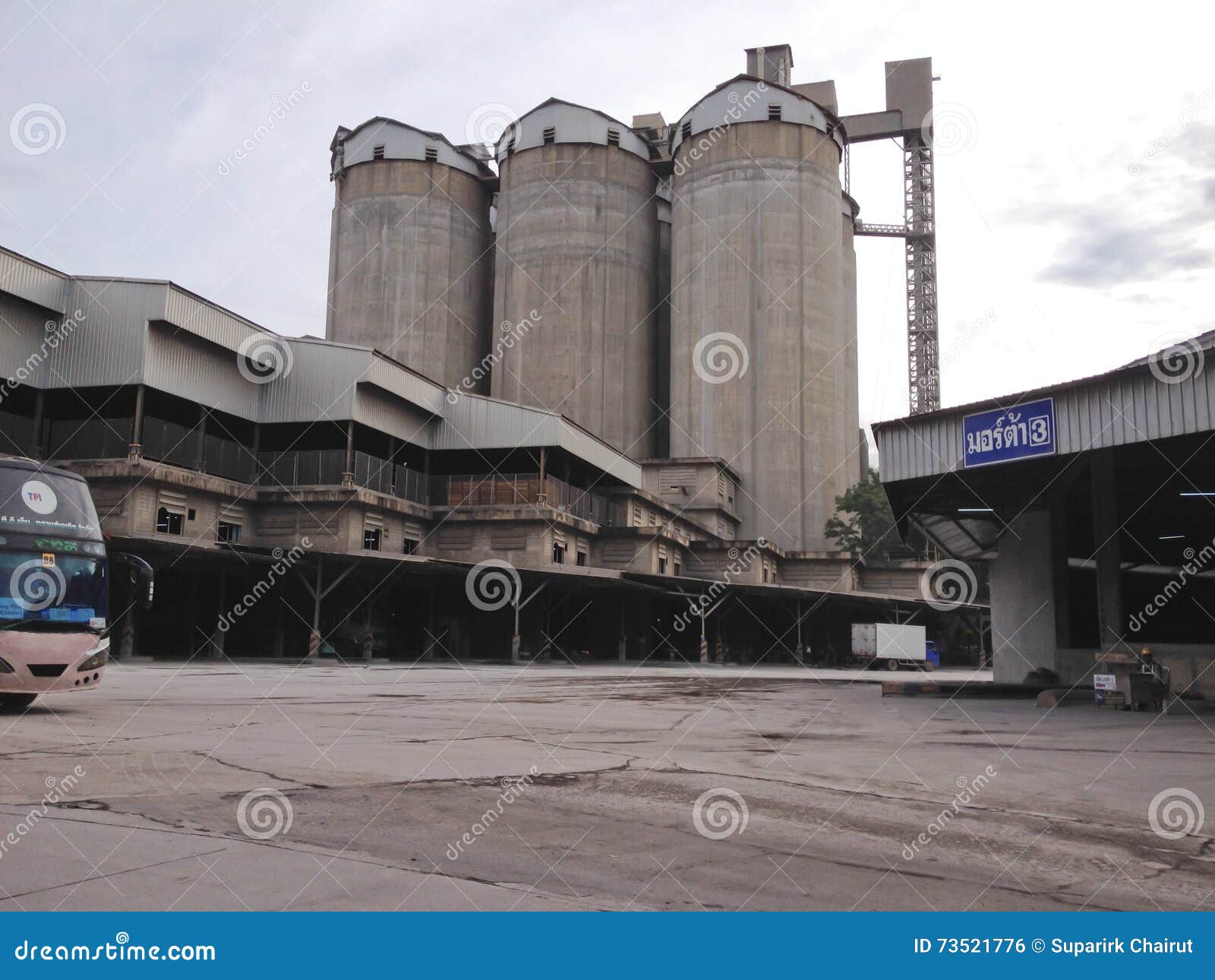 Cement packing plant editorial photo. Image of environment - 73521776