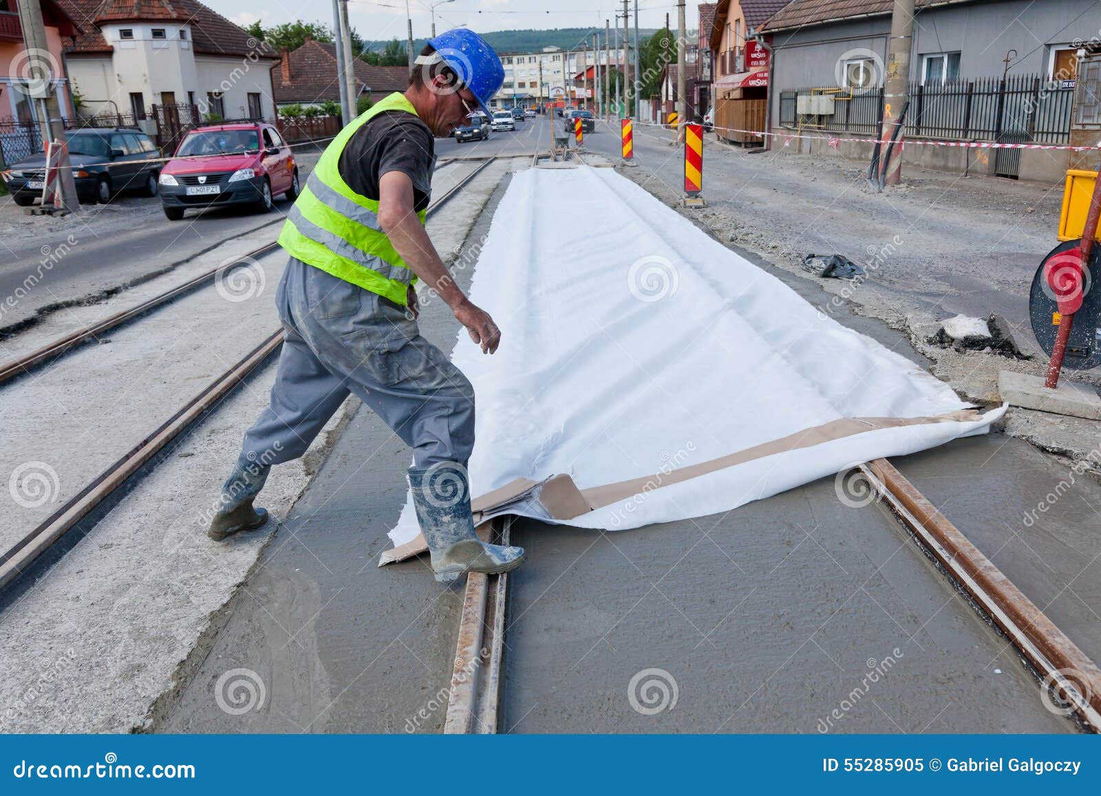 Cement worker editorial image. Image of equipment, spreading 55285905