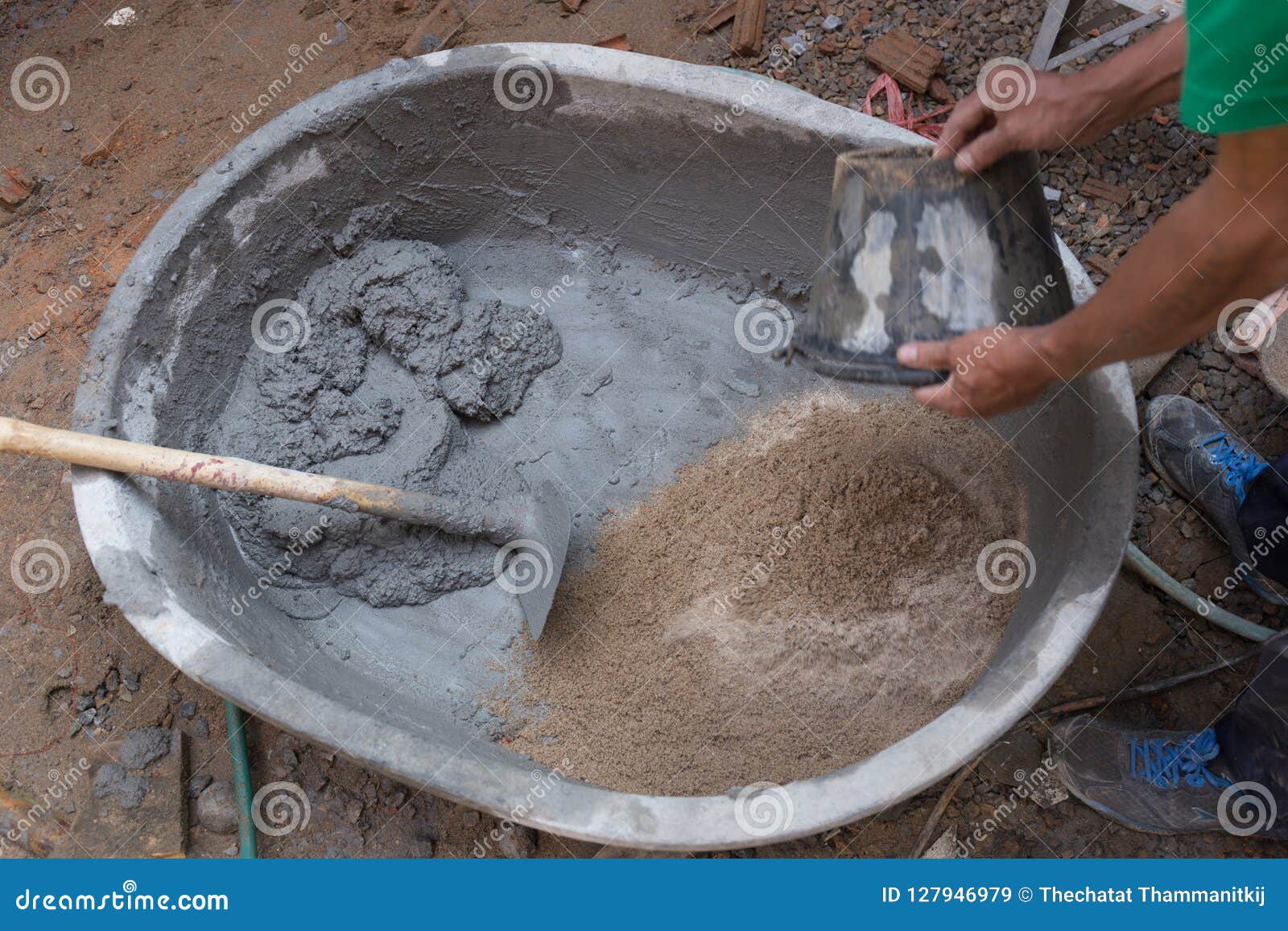 Cemento de mezcla imagen de archivo. Imagen de pala 127946979