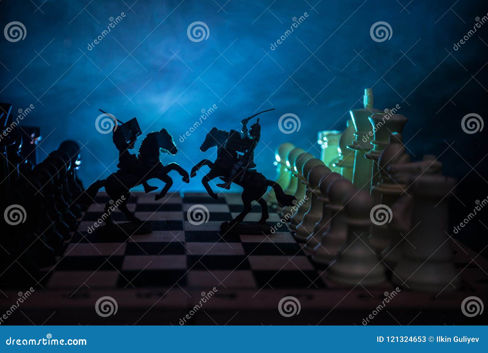 Cena de batalha medieval com cavalaria e infantaria no tabuleiro de xadrez  conceito de jogo de tabuleiro de xadrez de ideias de negócios e ideias de  competição e estratégia
