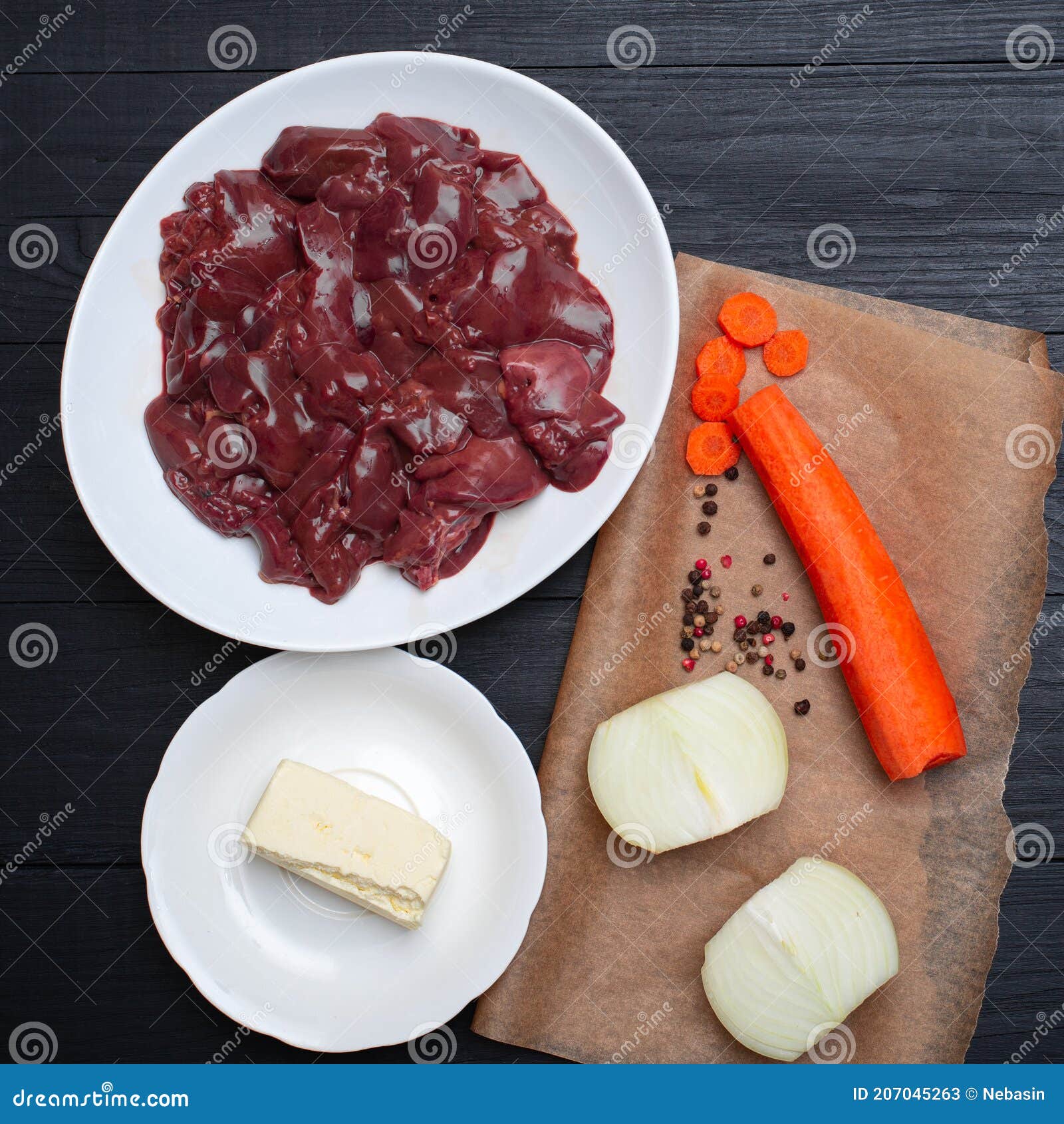 Cenoura Crua De Fígado De Galinha Cebolas Manteiga. Ingredientes Para  Fabricação De Papelada Imagem de Stock - Imagem de cebola, cenoura:  207045263