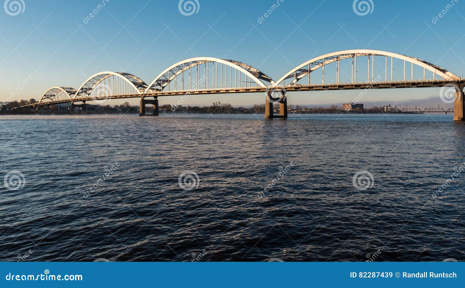 centennial bridge crosses the mississippi river