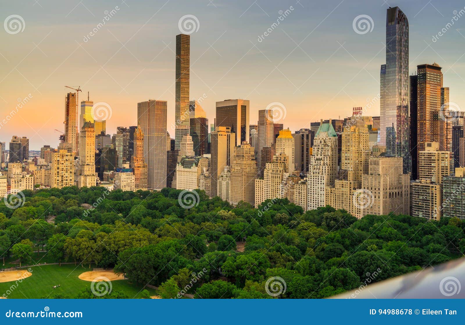 Central Park Da Vista O Sul Com Skyline Foto de Stock Editorial