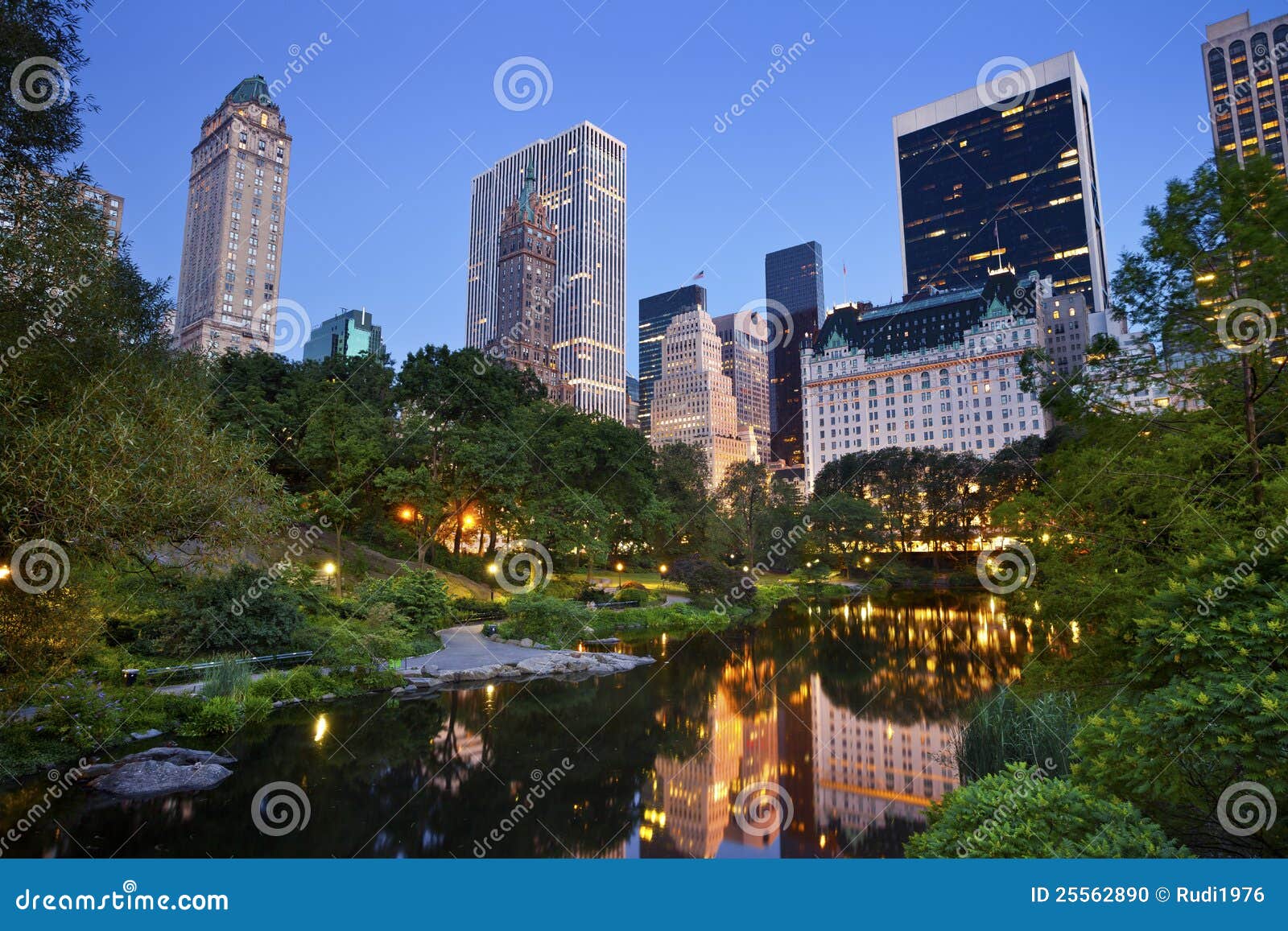 Central Park And Manhattan Skyline. Stock Photo - Image: 25562890