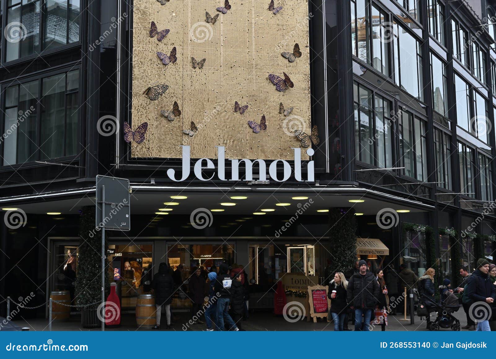 Centro Comercial Jelmoli En El Centro De Zurich Donde Venden Ropa De Diseño  De Lujo. Imagen editorial - Imagen de regalos, cartelera: 268553140
