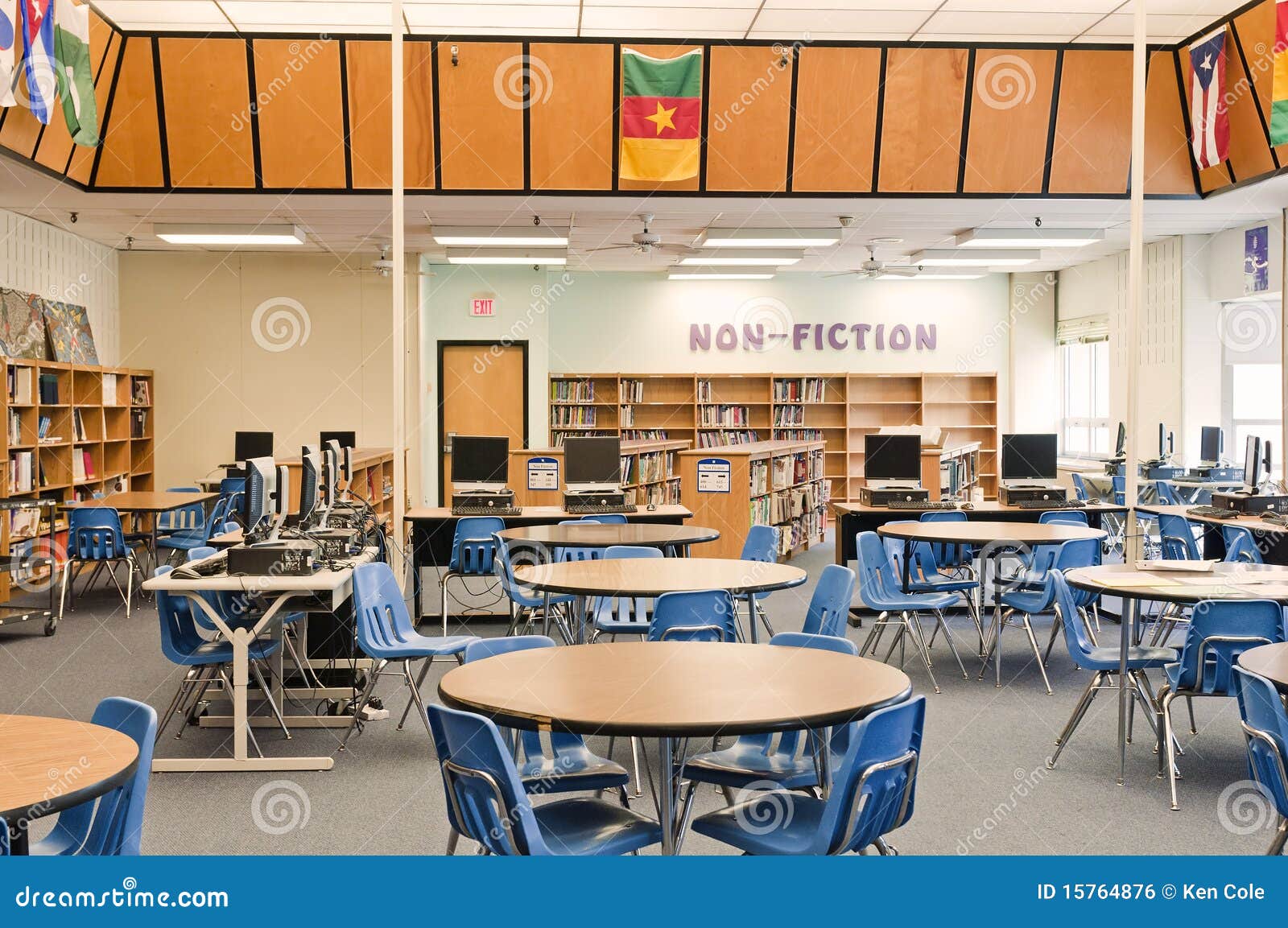 maleta flojo Fatídico Centro De Los Media De La Biblioteca De Escuela Foto de archivo - Imagen de educativo, interior: 15764876 maleta flojo Fatídico Centro De Los Media De La Biblioteca De Escuela Foto de archivo - Imagen de educativo, interior: 15764876