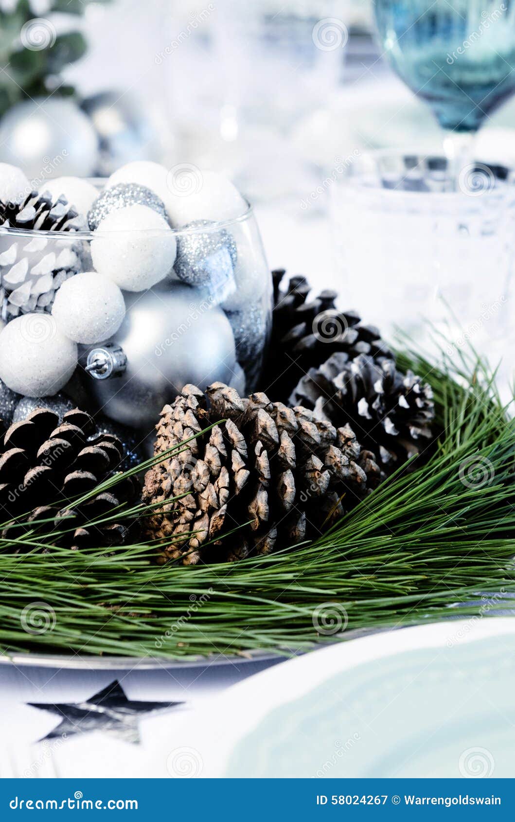 Decorazione Della Tavola Di Natale Centro Della Pigna Per La Decorazione Della Tavola Di Natale Immagine