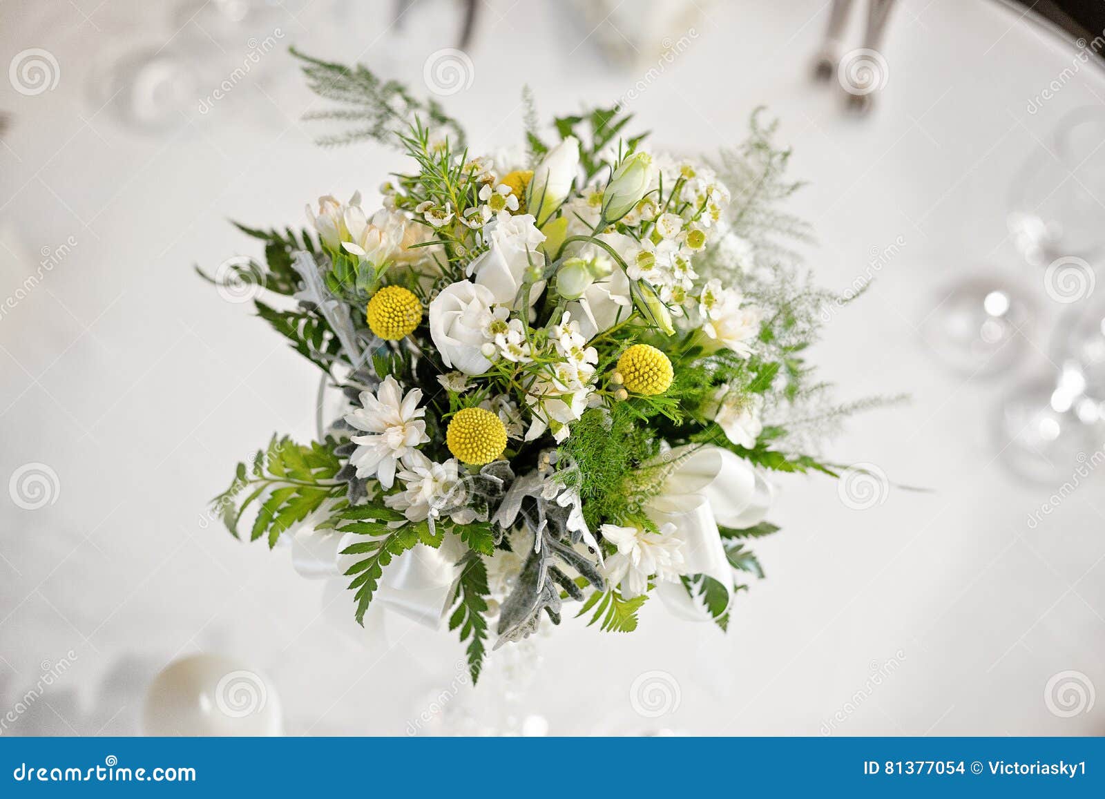 Centro Tavola Bianco Del Fiore Della Tavola Di Nozze Fotografia Stock Immagine Di Decorazione Consumo