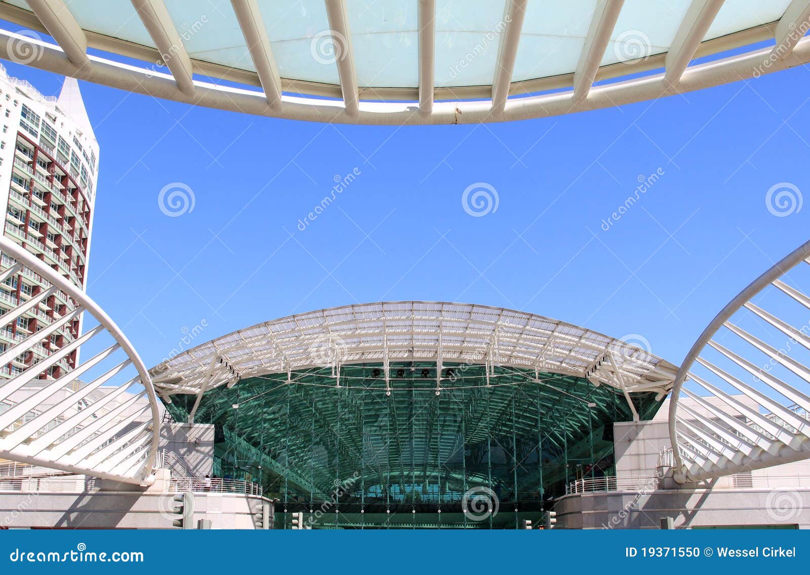 Centro Vasco da Gama in Lisboa, Portugal. Centro Vasco da Gama is one of the last shopping centers built in Lisbon, located right next to the area used for Expo 98. This glass-roofed complex houses designer fashion, cinemas and food court.