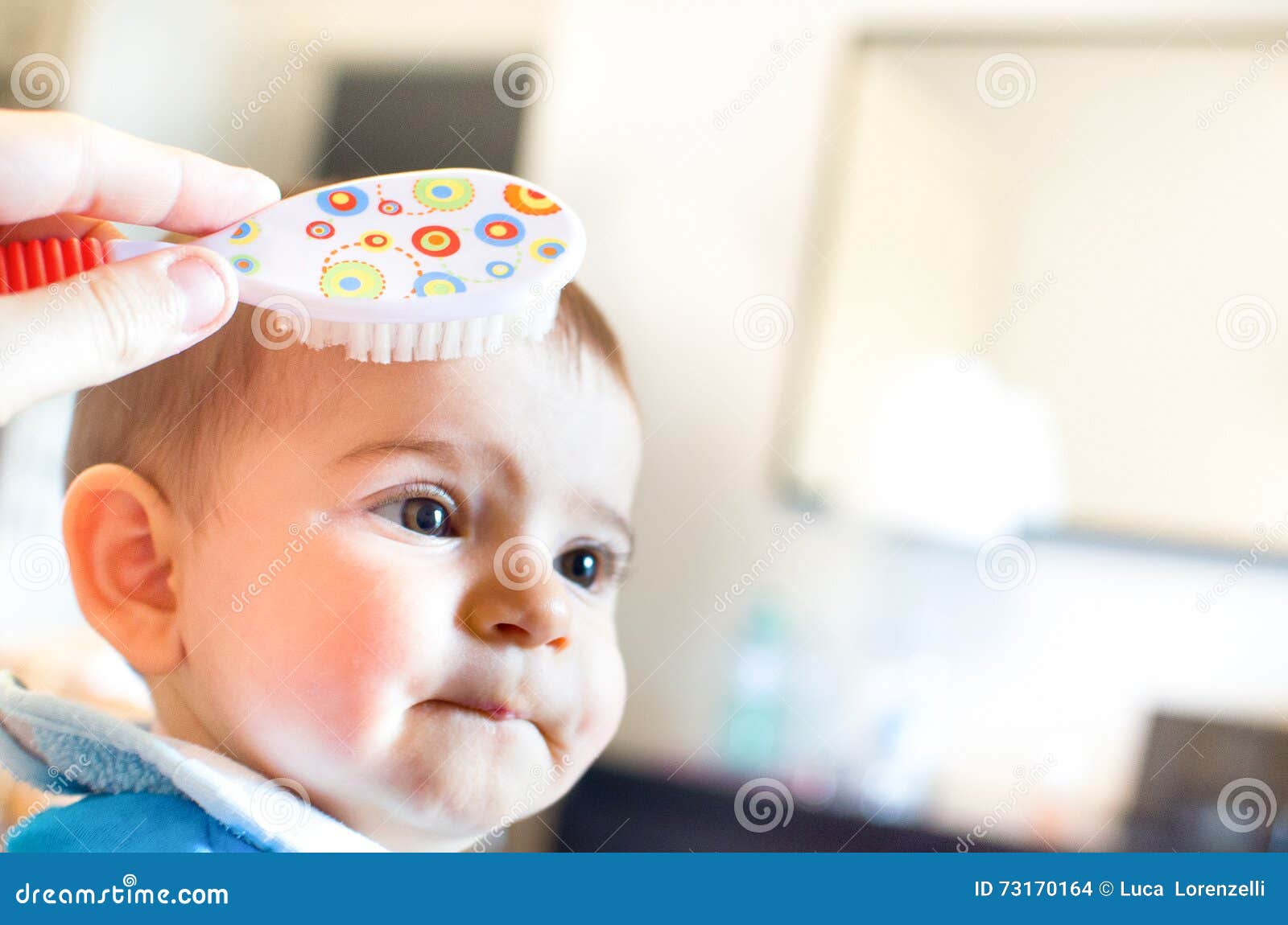 Cepillo Para El Pelo Del Bebé Recién Nacido Foto de archivo - Imagen de  pelo, cuidado: 73170164