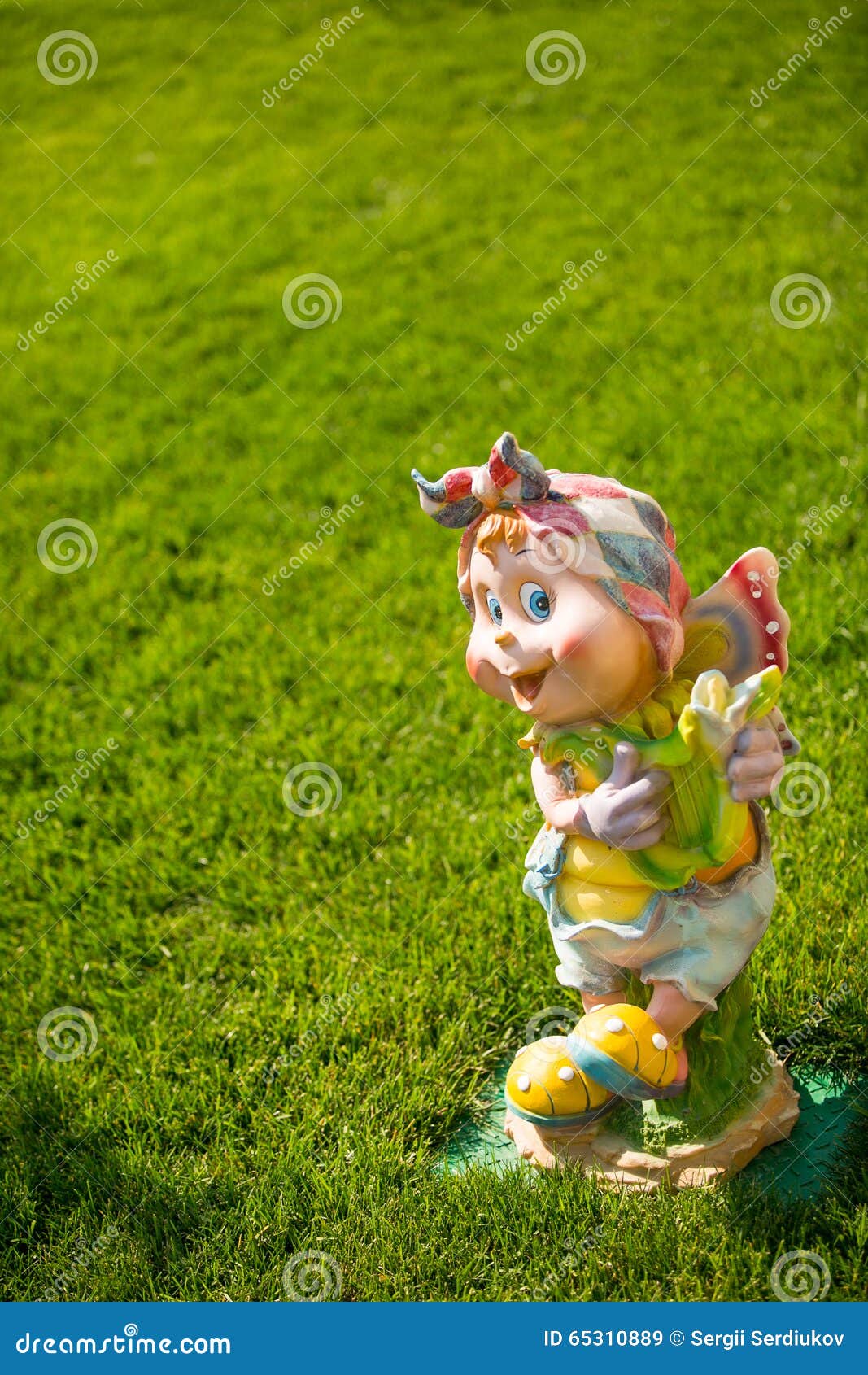 Ceramic figurines outdoor stock image. Image of detail 65310889