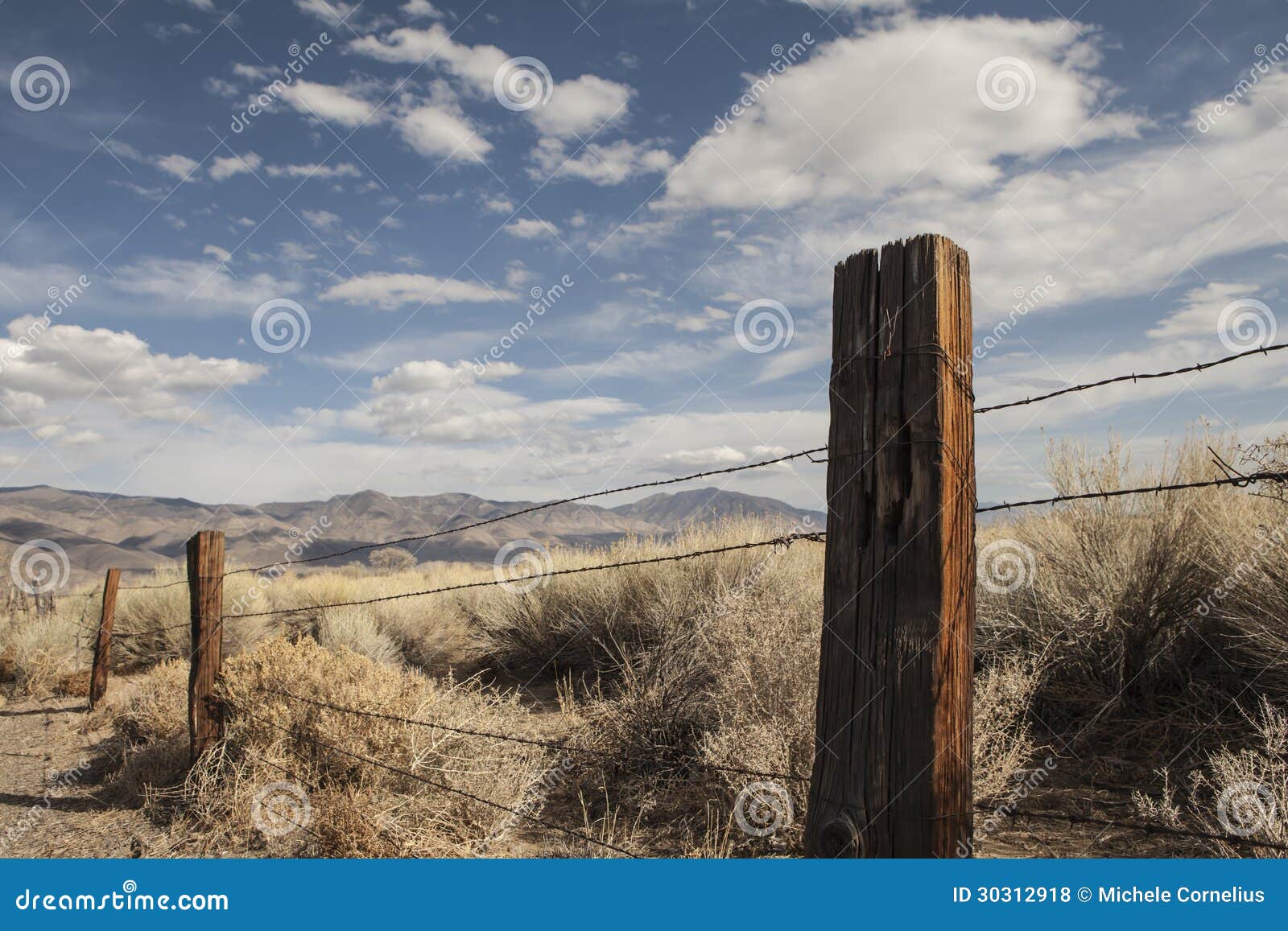 Cerca del Viejo Oeste foto de archivo. Imagen de cielo - 30312918, image size:1600x1157