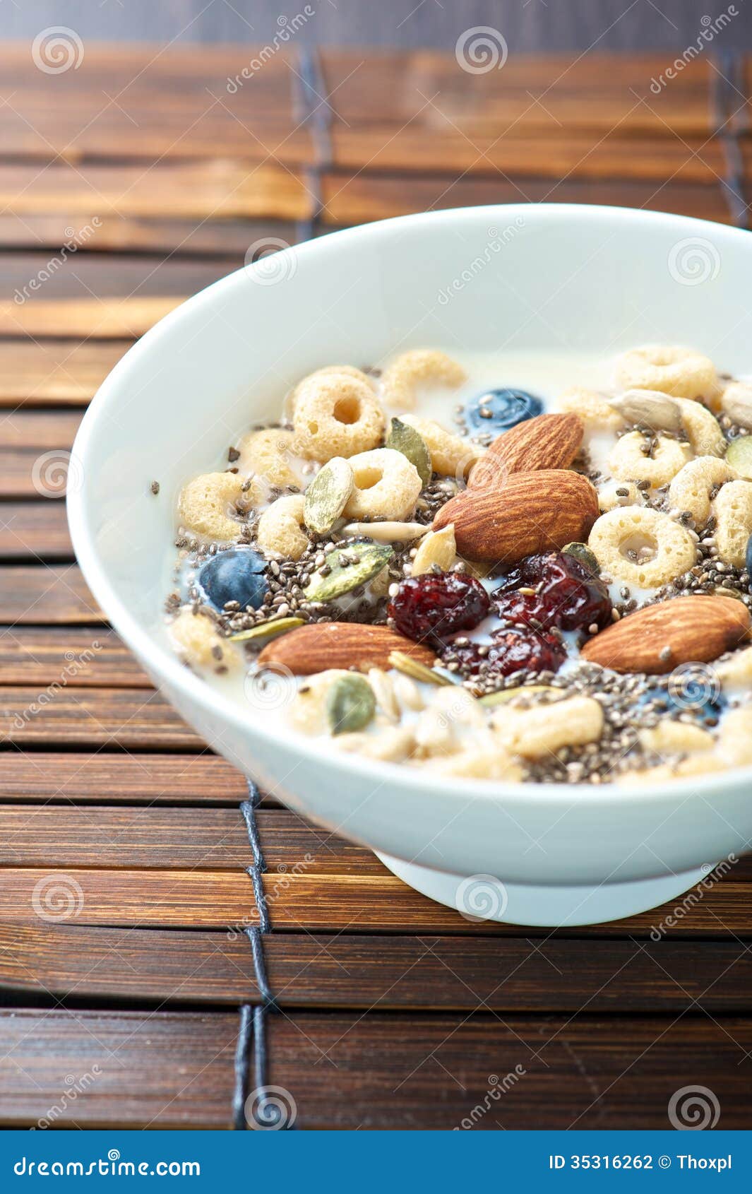 Cereal De Desayuno Con Chia Seed Foto de archivo Imagen de alimento, seco 35316262