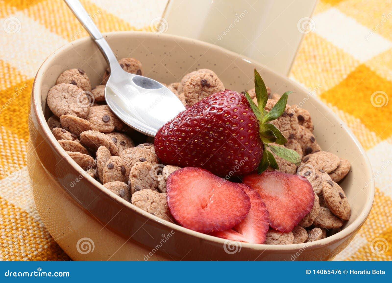 Cereals bowl stock photo. Image of strawberry, healthy 14065476
