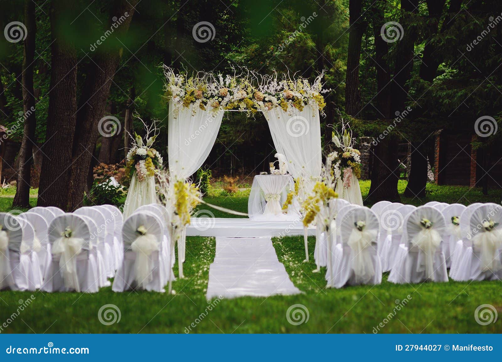 Ceremonia de boda en jardín