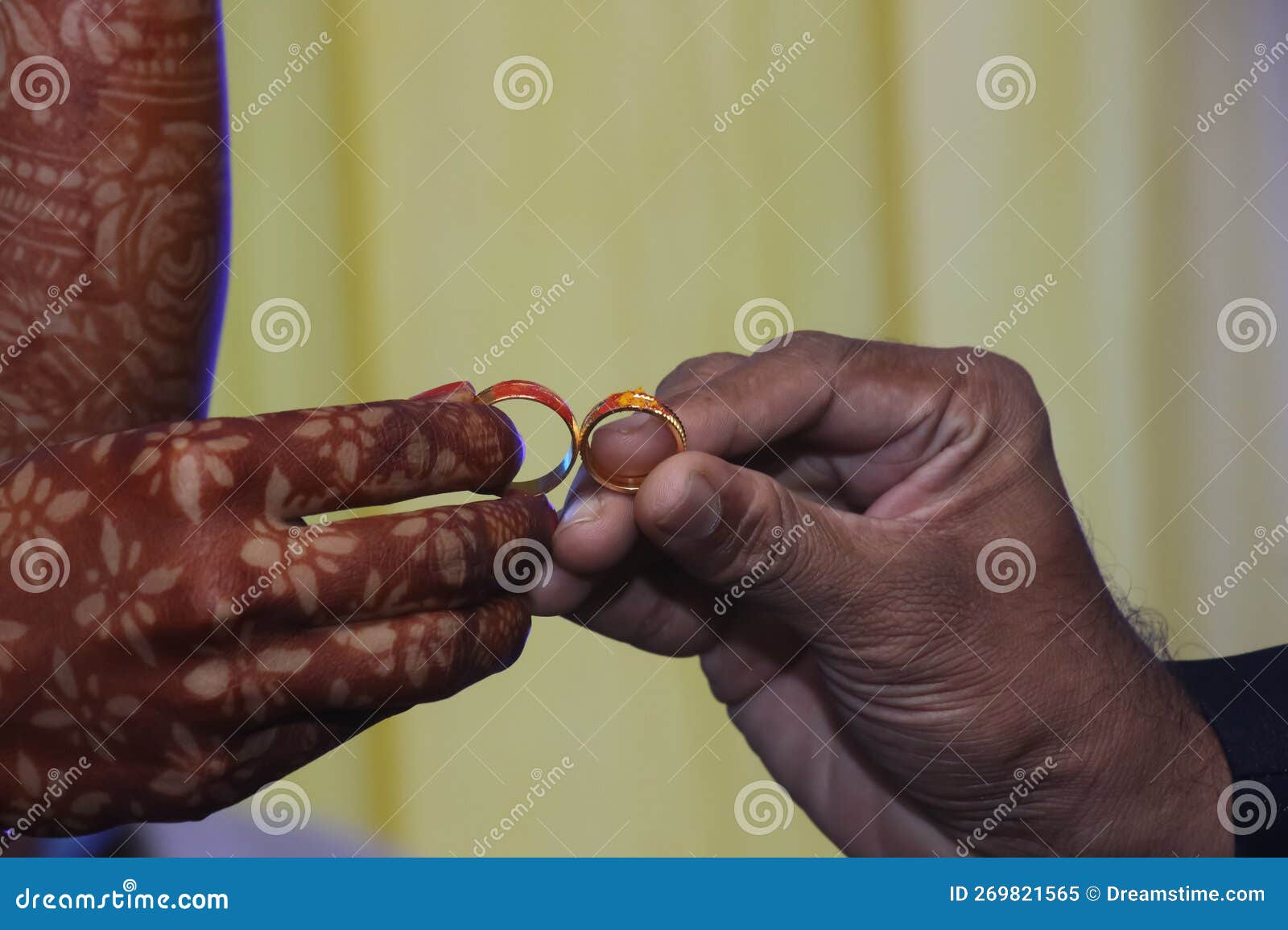 1,350 Ceremonia Hindú Del Anillo De Bodas Fotos de stock - Fotos libres de  regalías de Dreamstime, image size:1600x1156