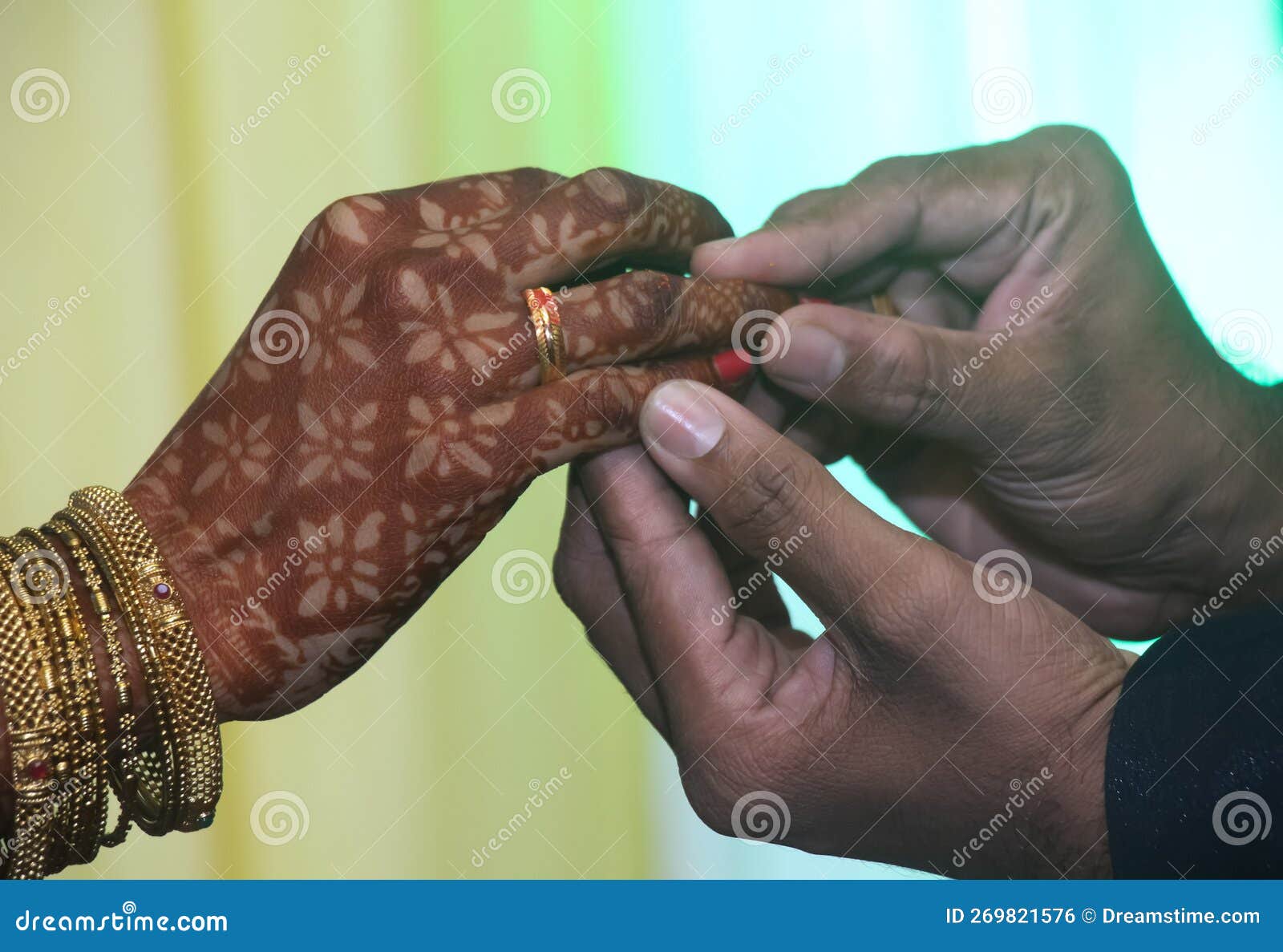 1,350 Ceremonia Hindú Del Anillo De Bodas Fotos de stock - Fotos libres de  regalías de Dreamstime, image size:1600x1187