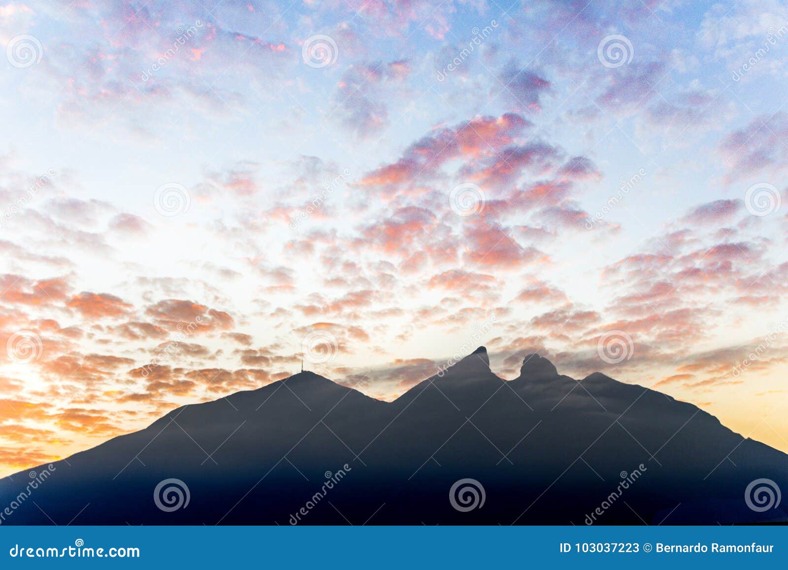 famous mountain in monterrey mexico called cerro de la silla