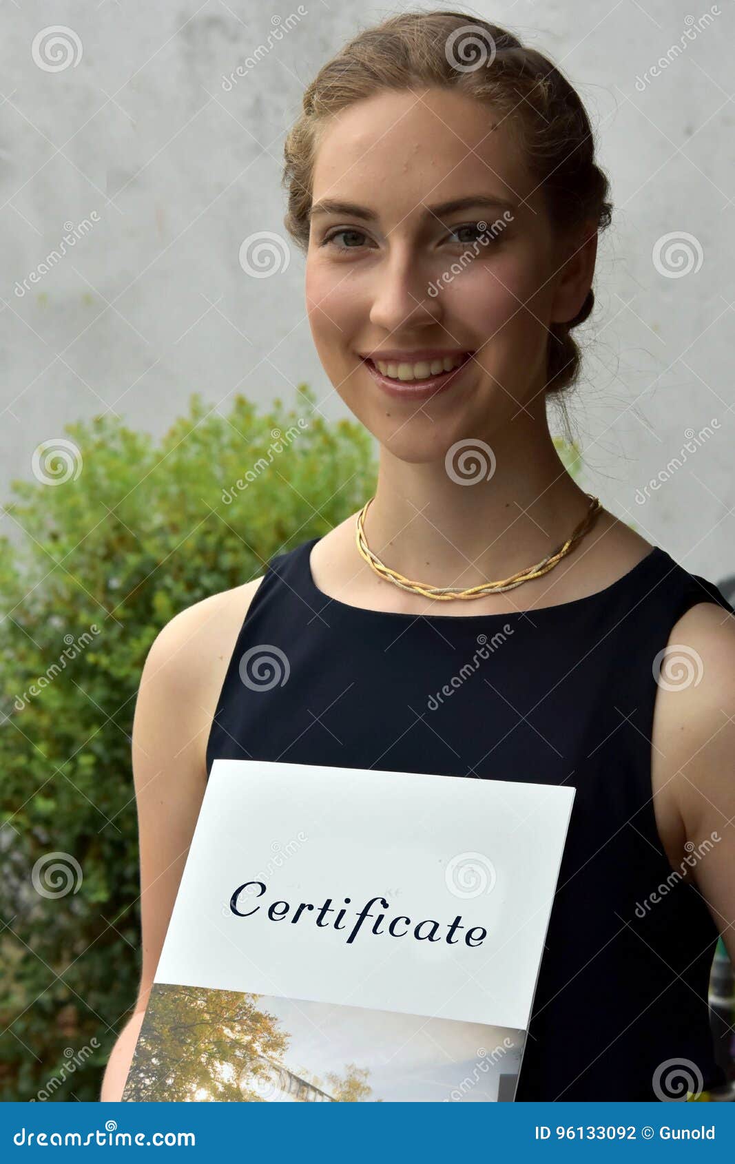 Certificado De Calificación Para La Matriculación De La Universidad Foto de  archivo - Imagen de inteligencia, entusiasmo: 96133092
