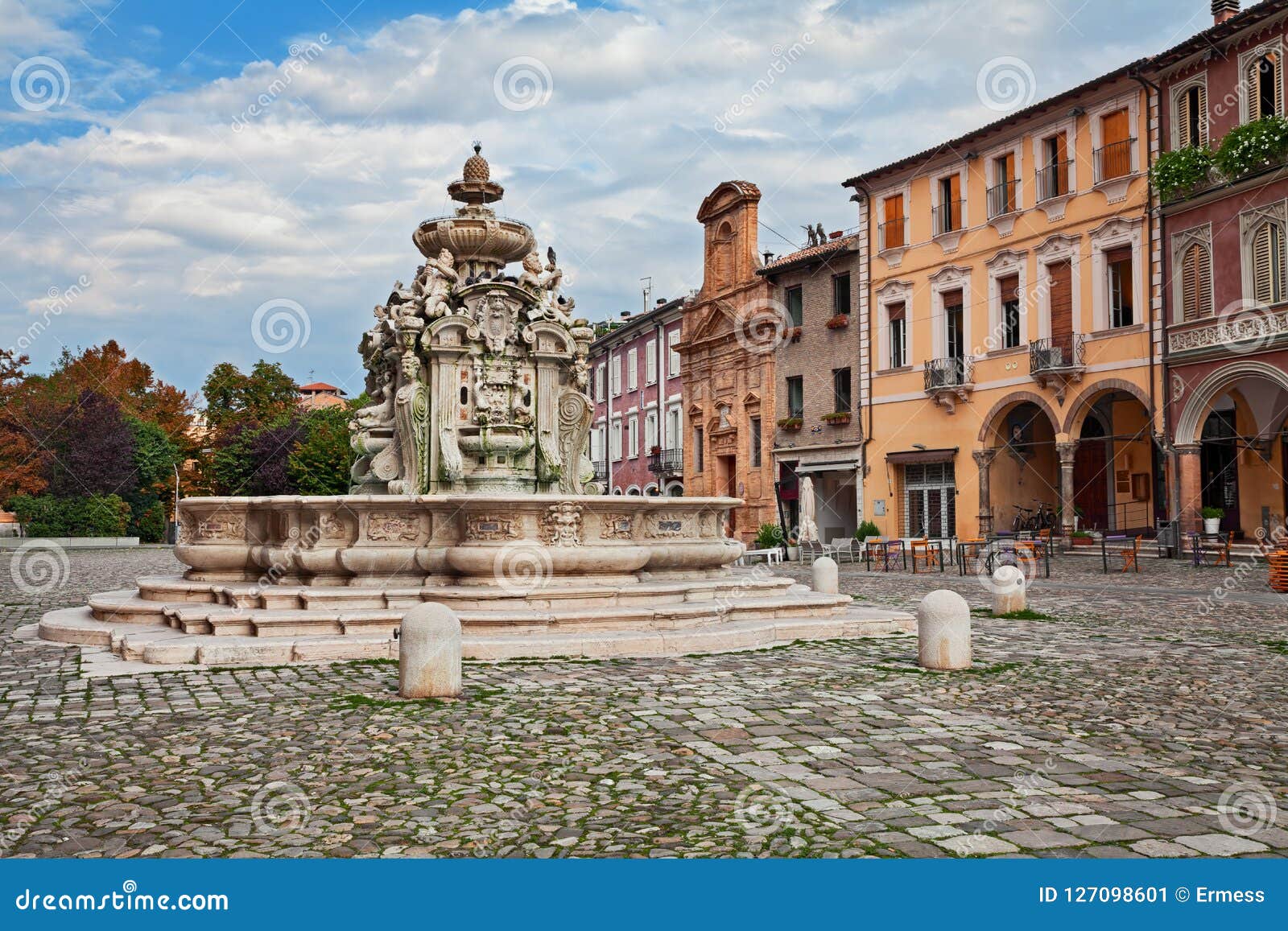 cesena, emilia-romagna, italy: the ancient fountain fontana del