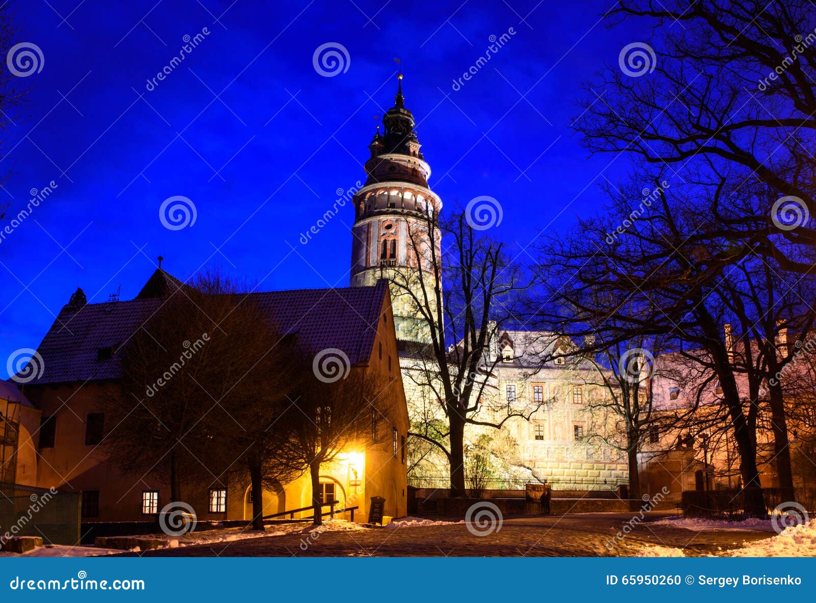 Cesky Krumlov, Winter. Winter-Straße in Cesky Krumlov