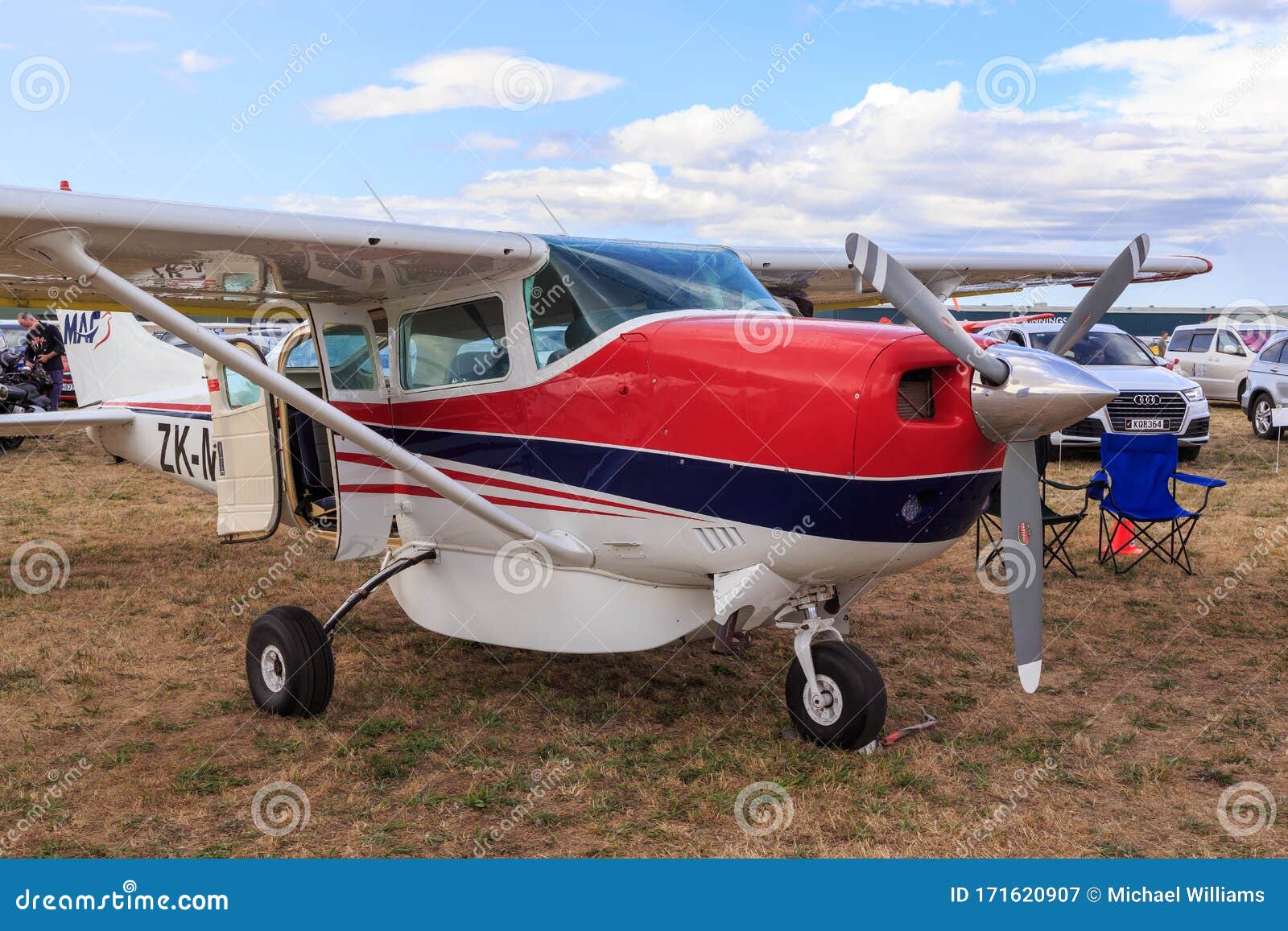 Cessna U206G Light Aircraft on the Ground Editorial Photography - Image of airplane, little: 171620907