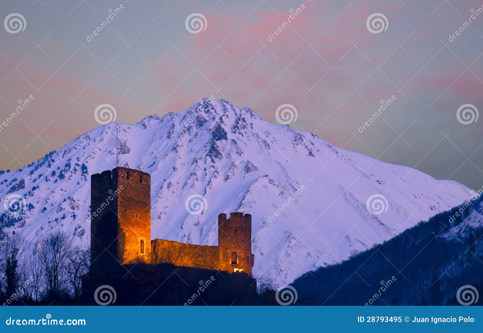 Chateau Sainte Marie Luz Saint Sauveur Midi Pyrenees Image Stock Image Du Vieux Historique Chateau Sainte Marie Luz Saint Sauveur Midi Pyrenees Image Stock Image Du Vieux Historique