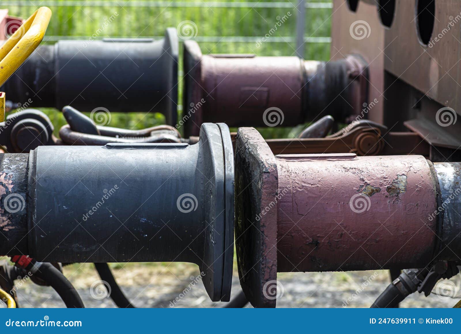 chain coupler connecting freight wagons, large wagon buffers visible.