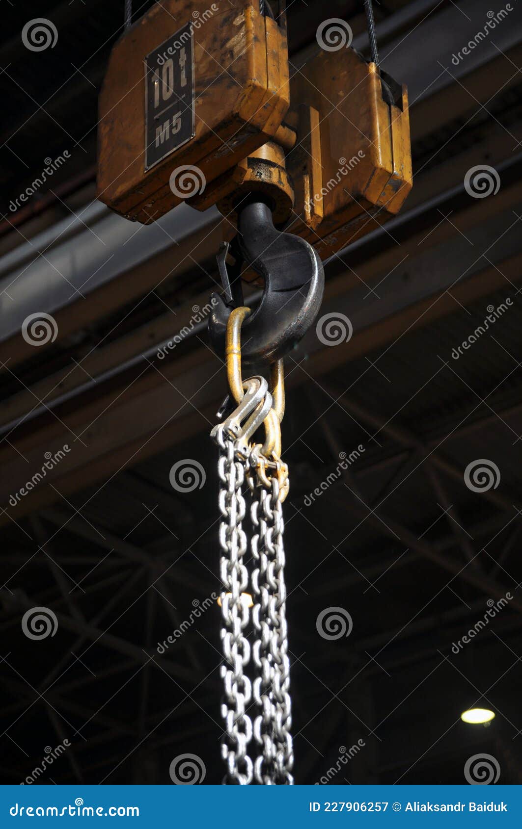 Chain Hoist. Chain Slings Suspended from a Crane Hook Stock Image - Image  of crane, metallic: 227906257