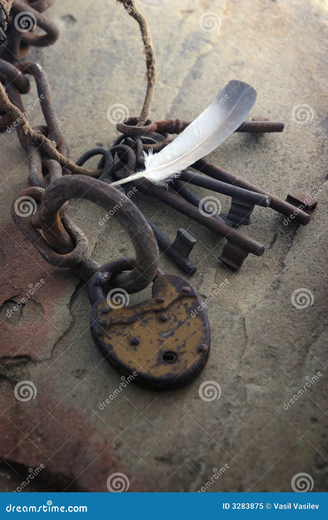 Chain and old keys stock image. Image of keys, stone, retro 3283875