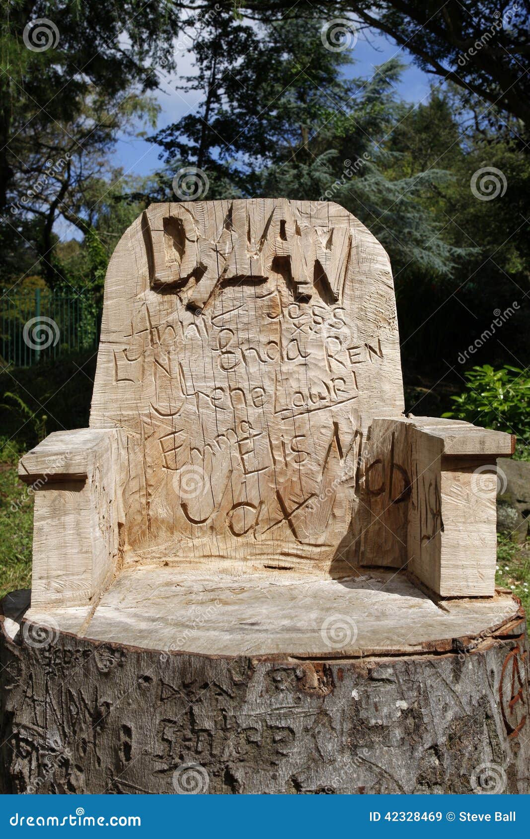 Chair Carved From A Tree Trunk Stock Photo - Image: 42328469