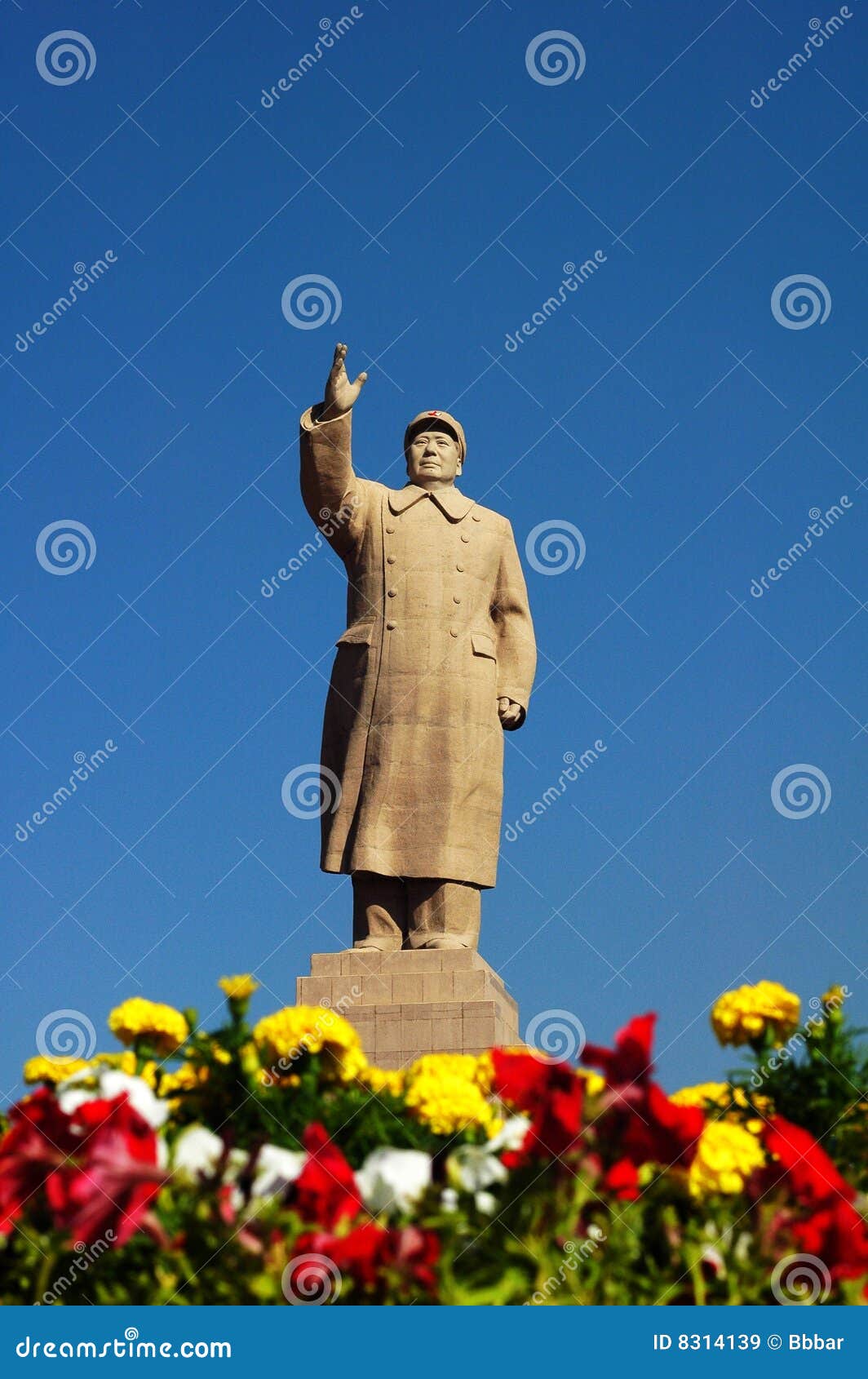 chairman mao's statue