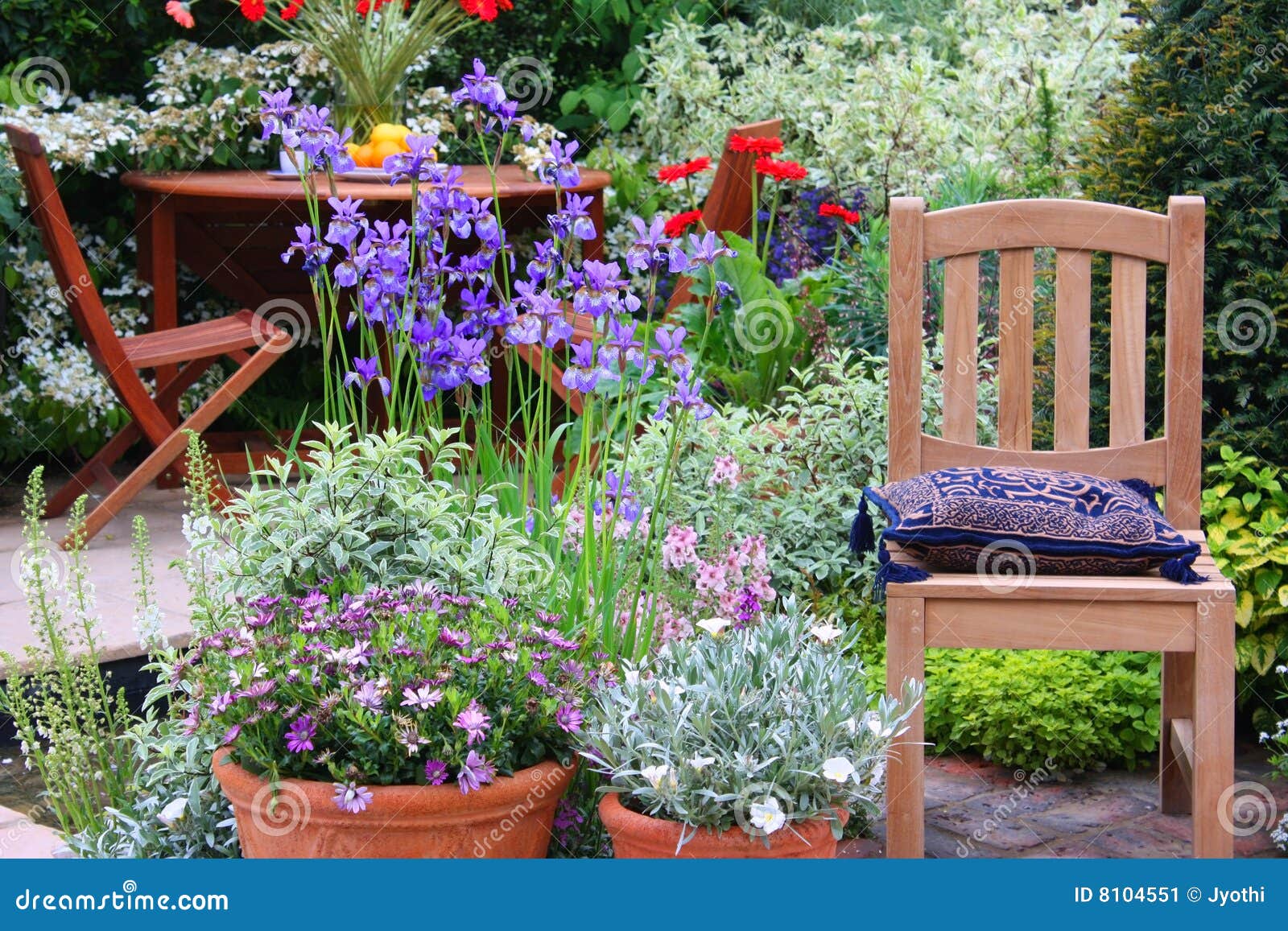 Chairs In A Graden Stock Image - Image: 8104551