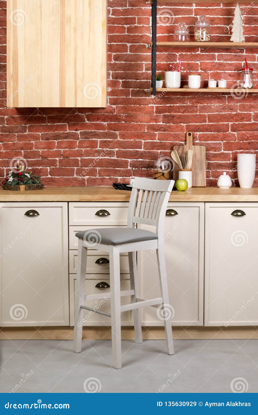 Chaise En Bois De Tabouret De Bar Dans La Cuisine En Bois