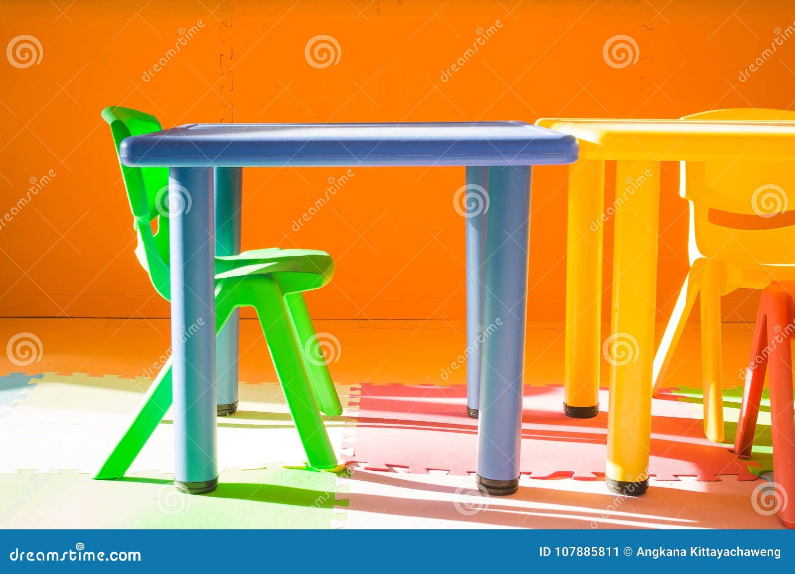 Chaises de bureau colorées pour enfants