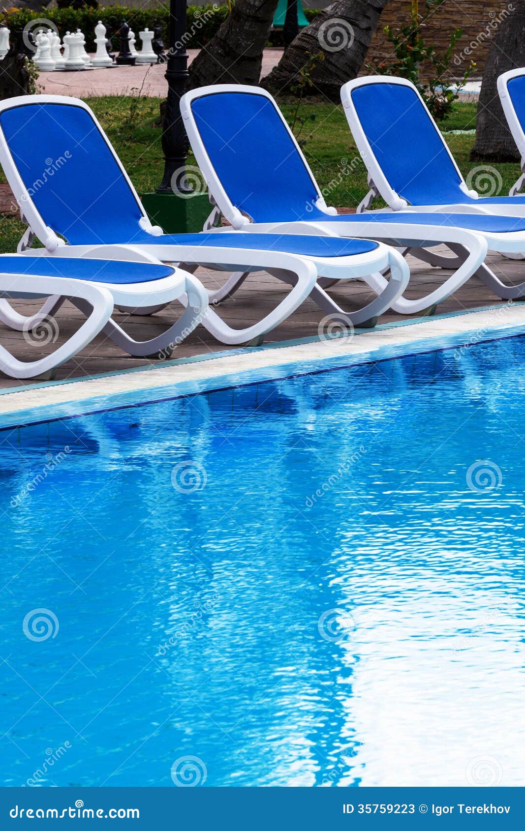 Chaise longue image stock. Image du climat, paquet, contemporain 35759223