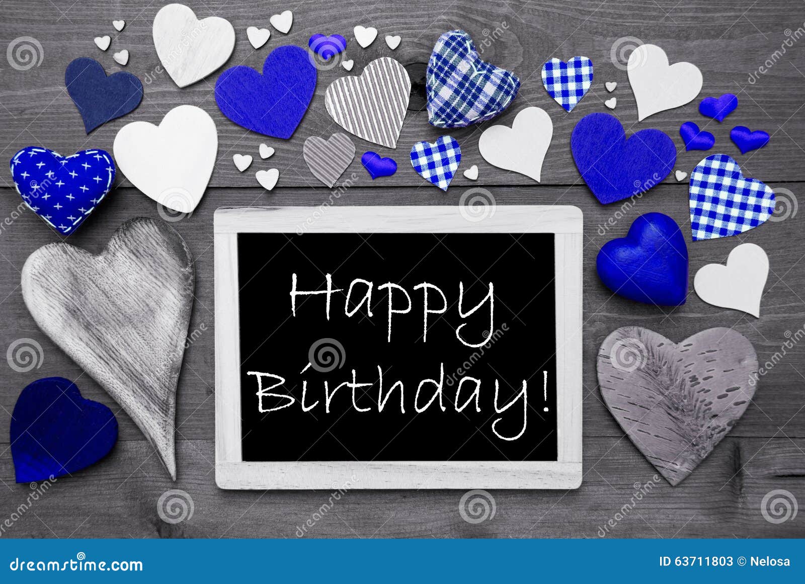 Chalkbord Noir Et Blanc Beaucoup De Coeurs Bleus Joyeux Anniversaire Image Stock Image Du Chalkbord Coeurs