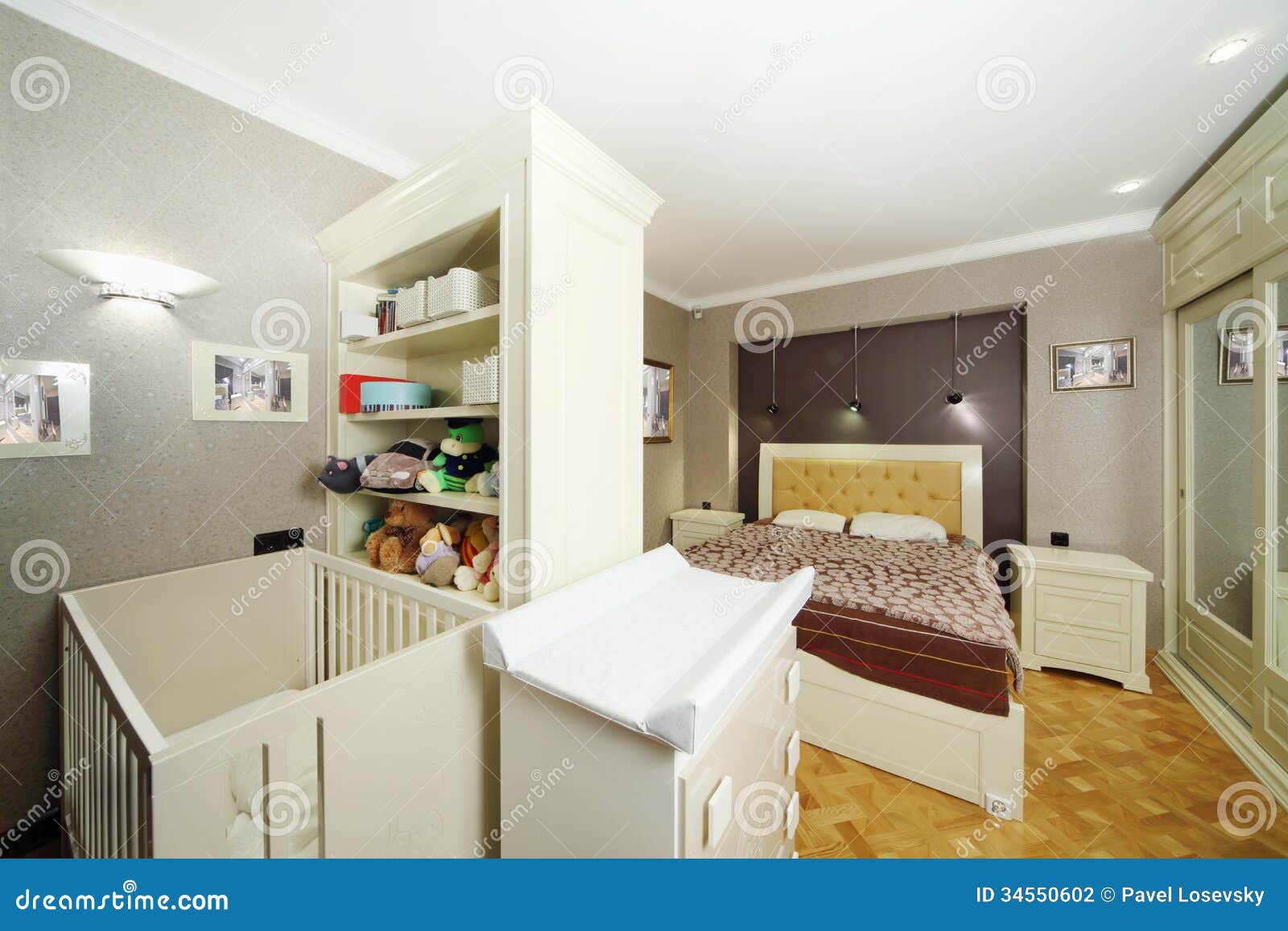 Chambre A Coucher Avec Le Double Lit Berceau De Bebe Blanc Photo Stock Image Du Berceau Coucher Chambre A Coucher Avec Le Double Lit Berceau De Bebe Blanc Photo Stock Image Du Berceau Coucher