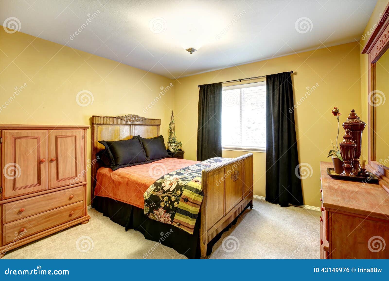 Intérieur jaune lumineux de chambre à coucher photo stock image ...